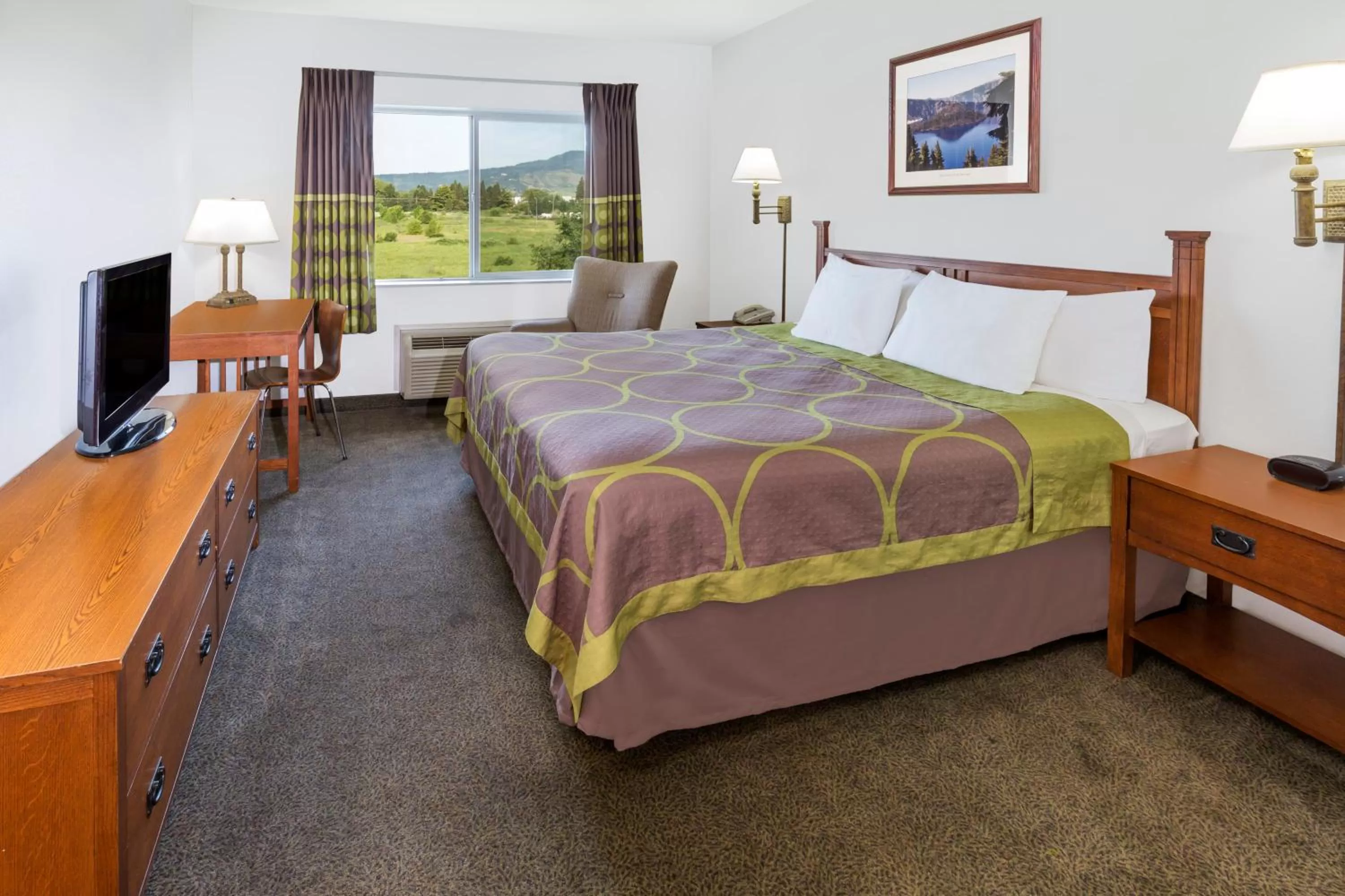 Queen Room - Non-Smoking in Super 8 by Wyndham Central Pt Medford