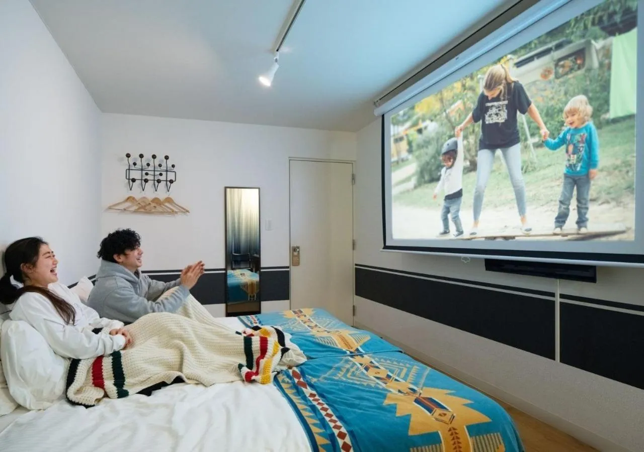 Theater King or Twin Room with Private Bathroom - single occupancy in Hotel Graphy Nezu