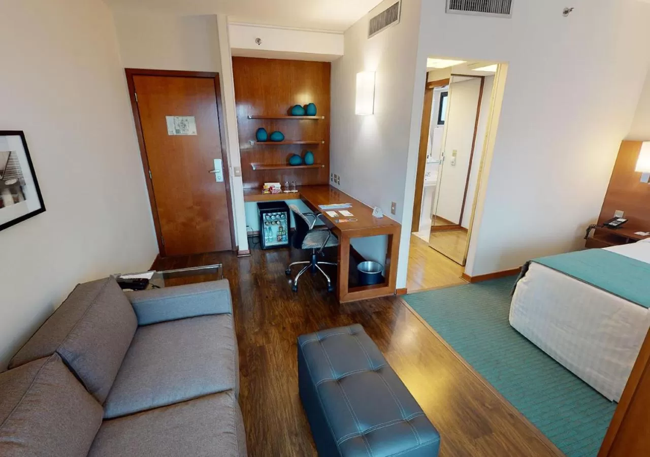 Queen Suite - single occupancy in Estanplaza Berrini