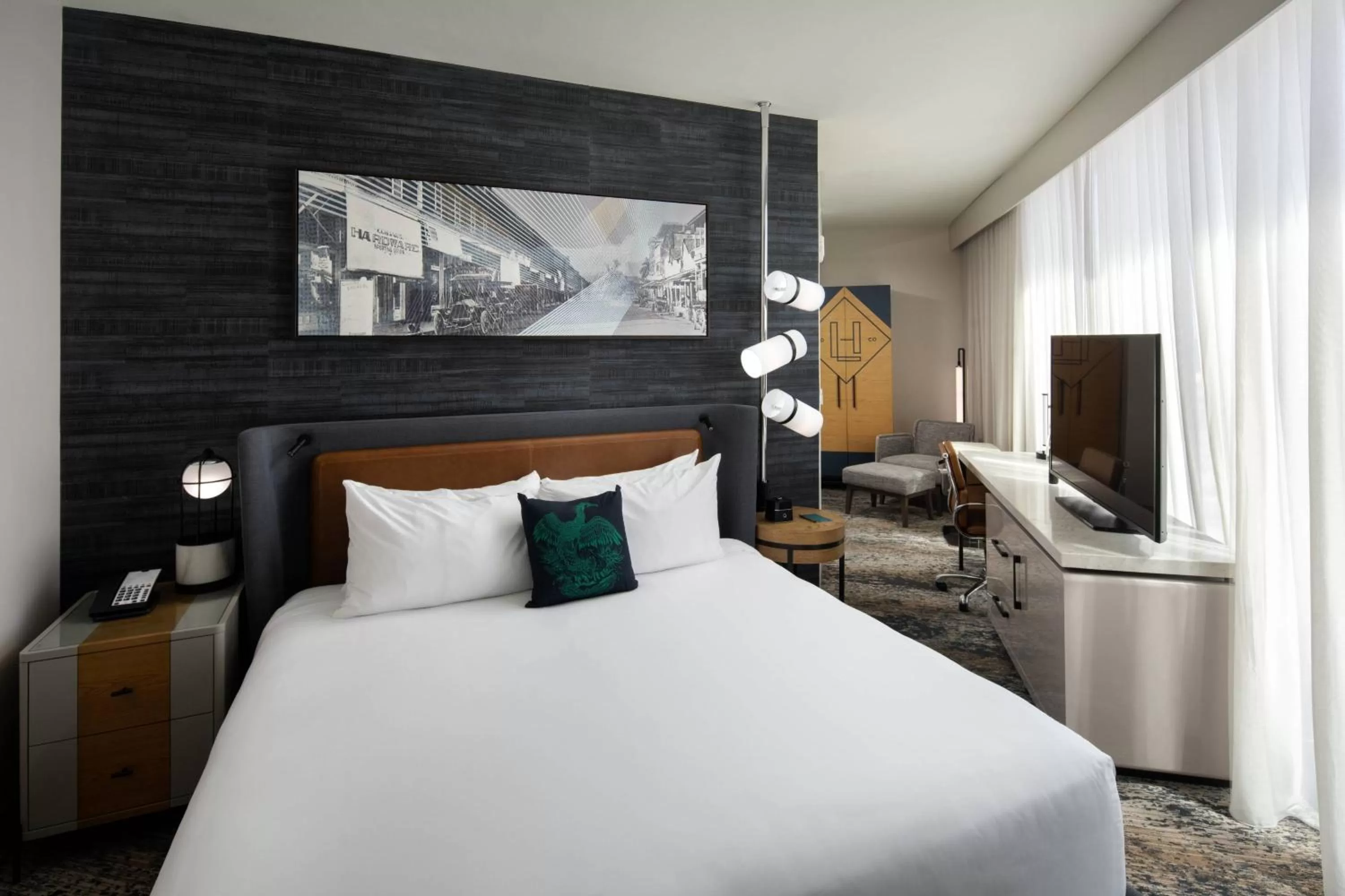 Night Owl Corner King with Balcony, 1 King, City View in Luminary Hotel & Co., Autograph Collection