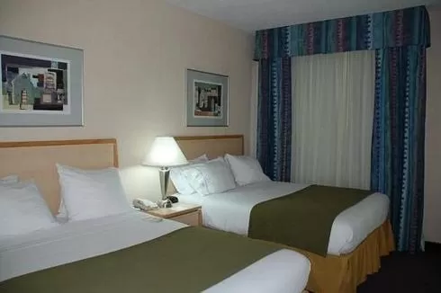 Queen Room with Two Queen Beds - Mobility Access Tub/Non-Smoking in Holiday Inn Express Hotel & Suites San Antonio - Rivercenter Area by IHG