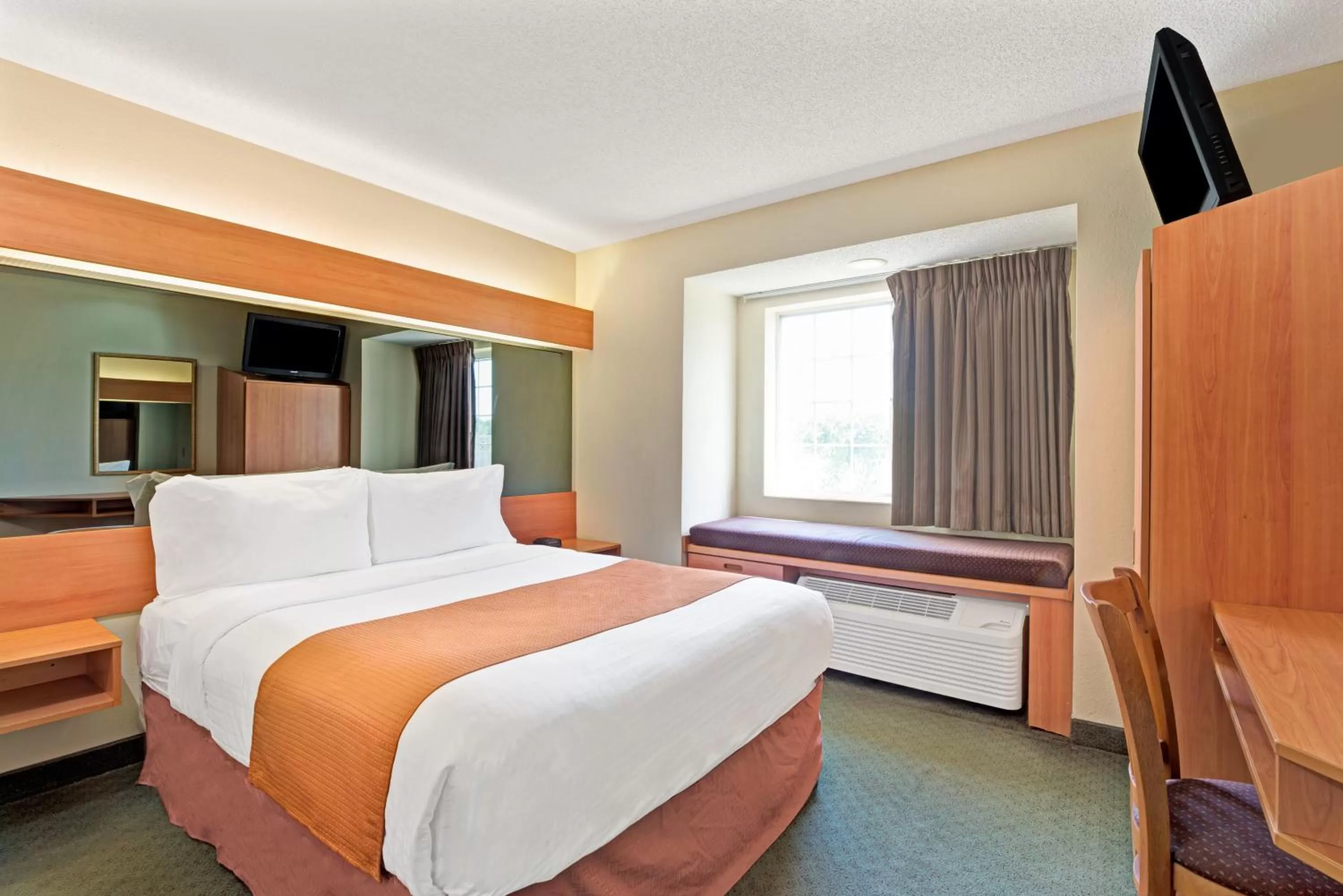 Queen Room - Disability Access/Non-Smoking in Microtel Inn and Suites by Wyndham - Cordova
