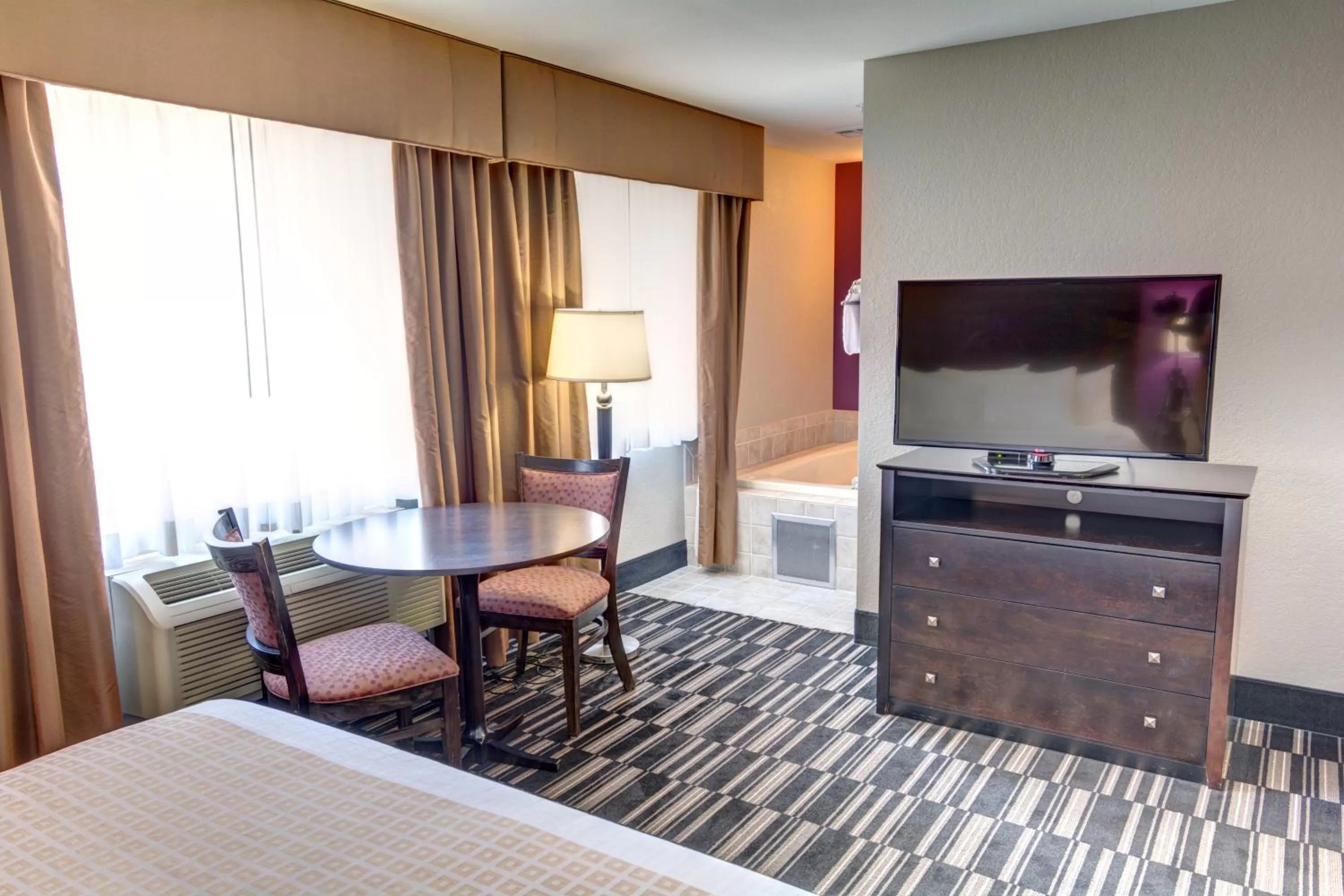 Deluxe King Suite with Jetted Tub - Non-Smoking in La Quinta by Wyndham Spokane Valley