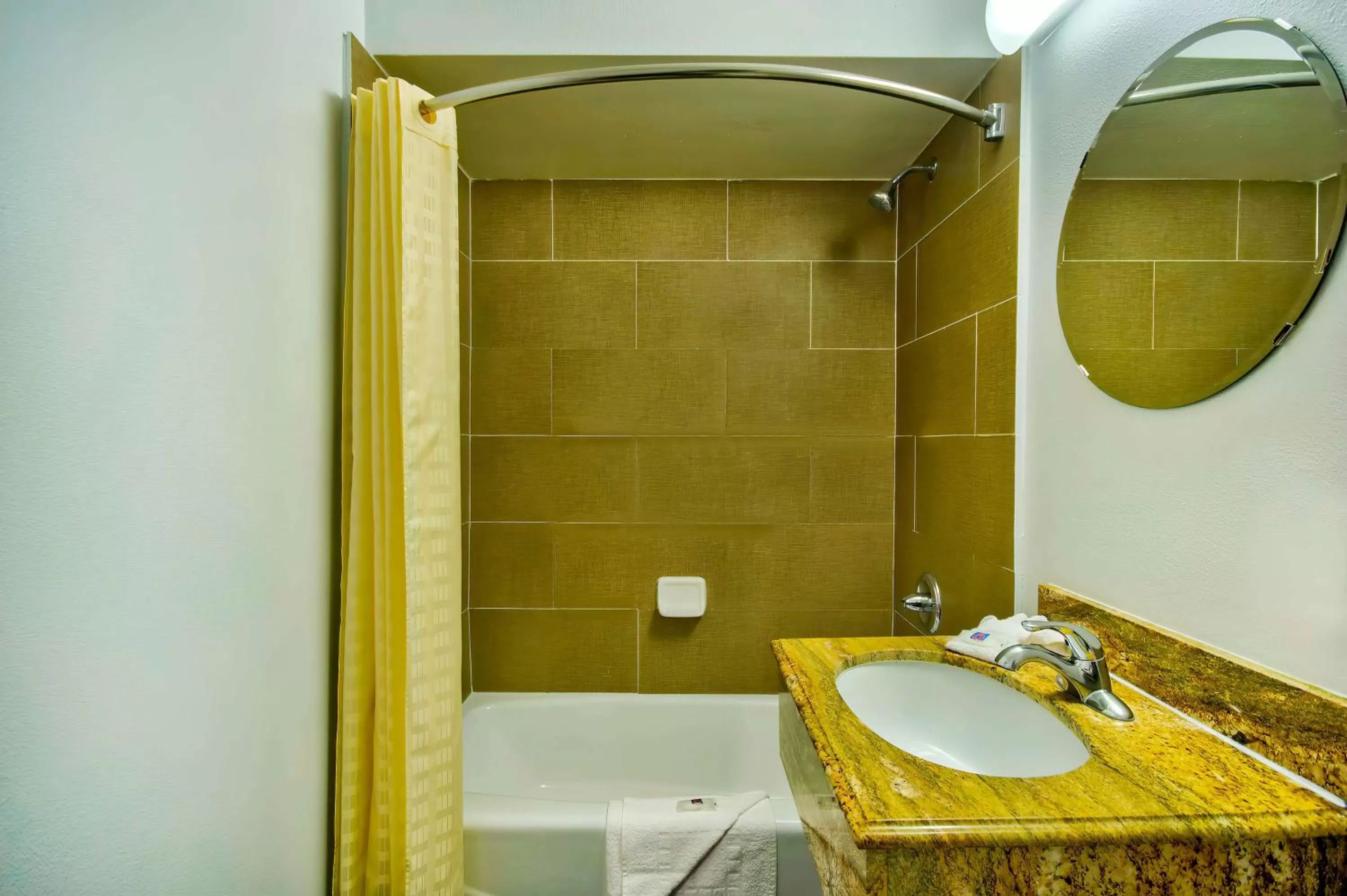 Deluxe Quadruple Room - single occupancy - Non-Smoking in Motel 6 Gardena