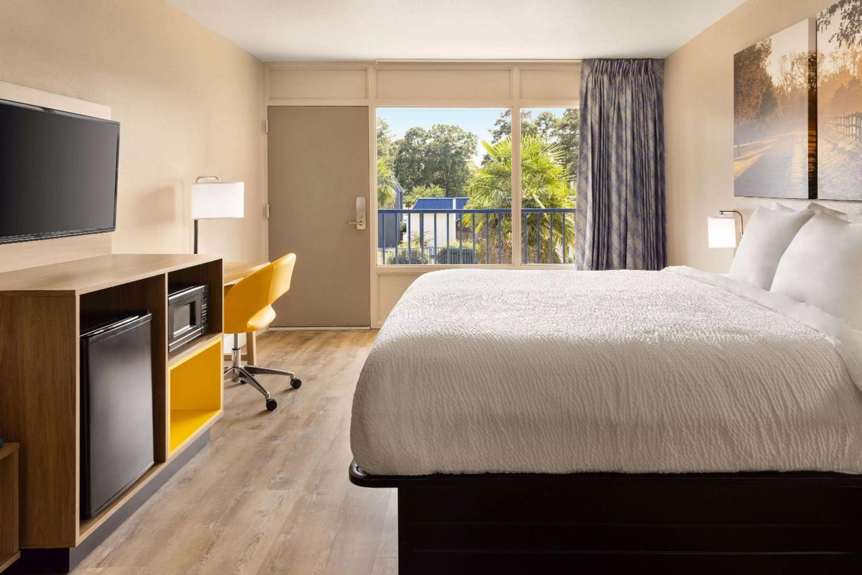 King Room with Kitchenette - Non-Smoking in Days Inn by Wyndham McComb MS