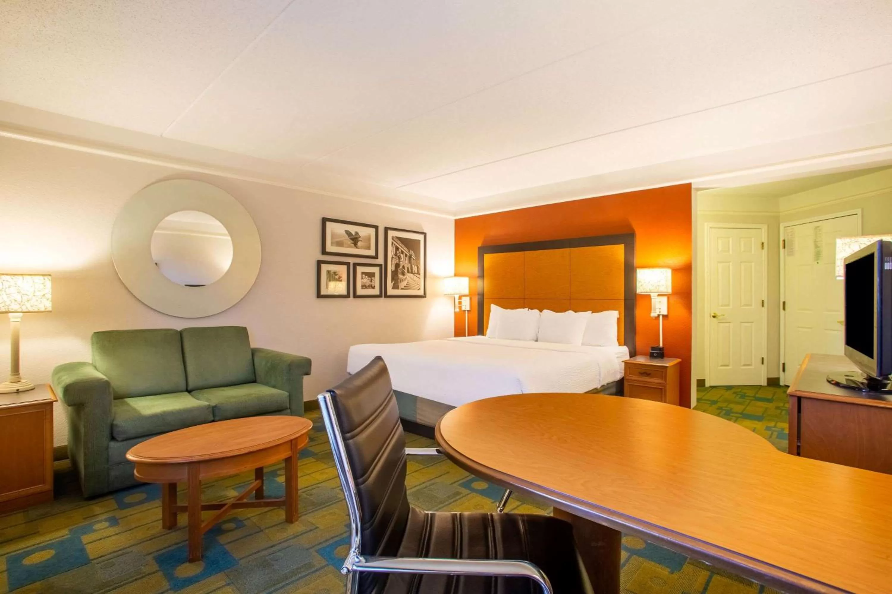 Executive King Room in La Quinta by Wyndham Charlotte Airport South