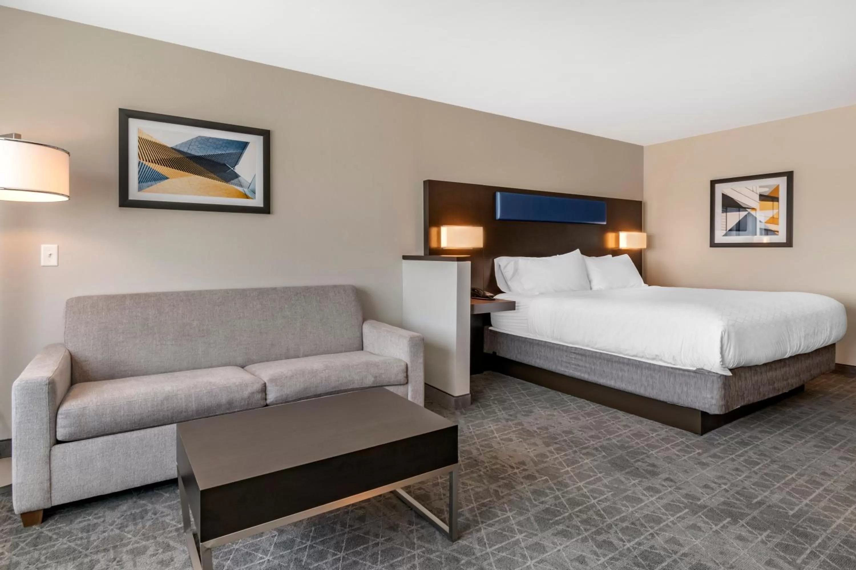 King Suite in Holiday Inn Express & Suites - Lancaster - Mount Joy by IHG