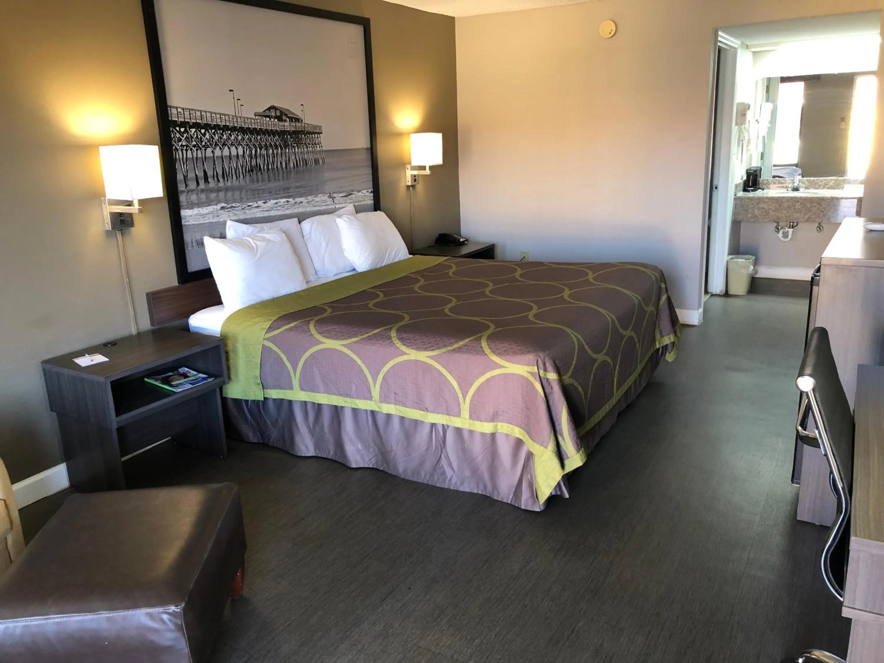 King Room - Non-Smoking in Super 8 by Wyndham Orangeburg Near I-26