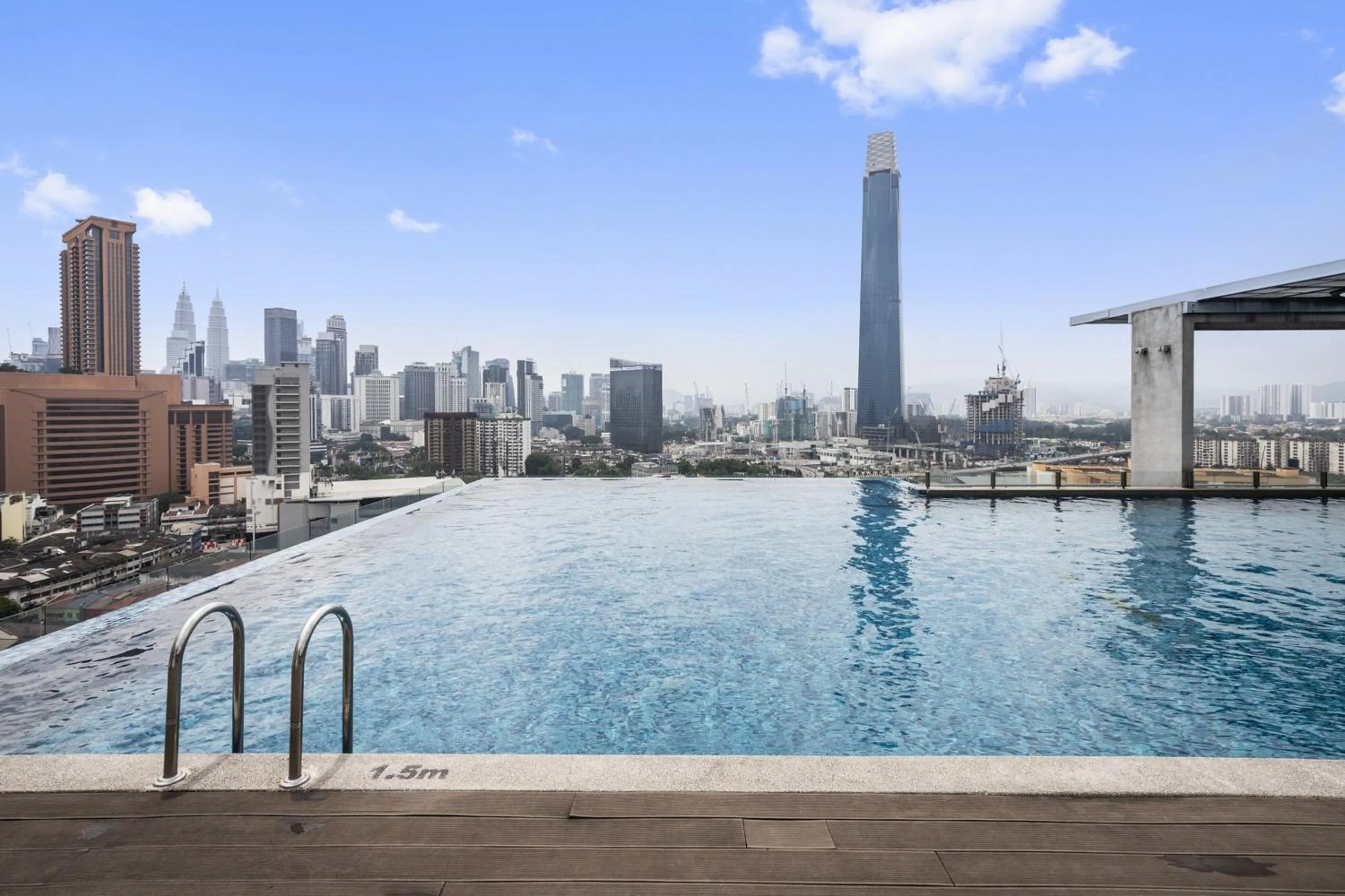 Suite with Spa Bath in Greystone D' Majestic Place