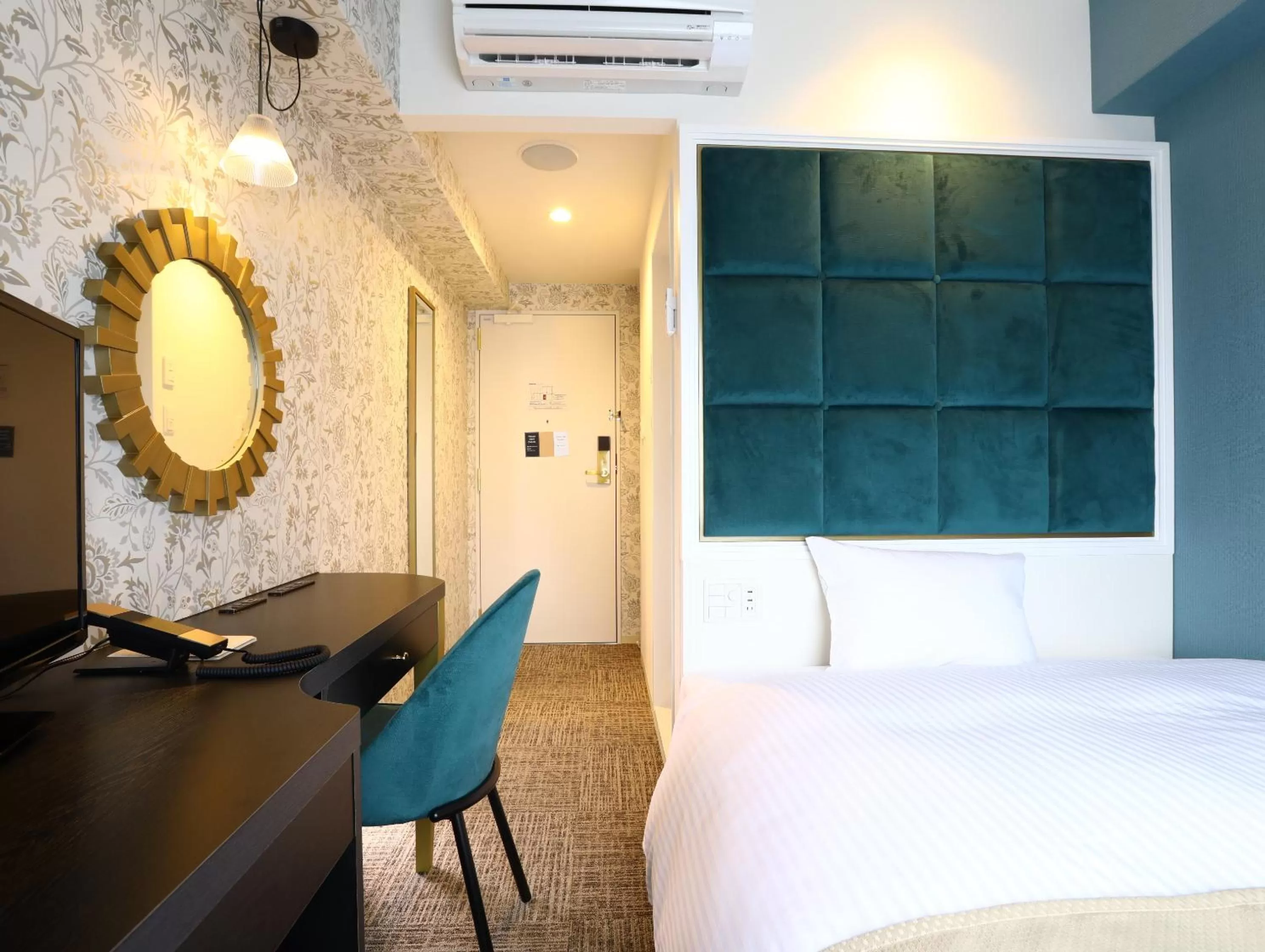 Small Double Room - single occupancy - Smoking in Hotel Wing International Select Osaka Umeda