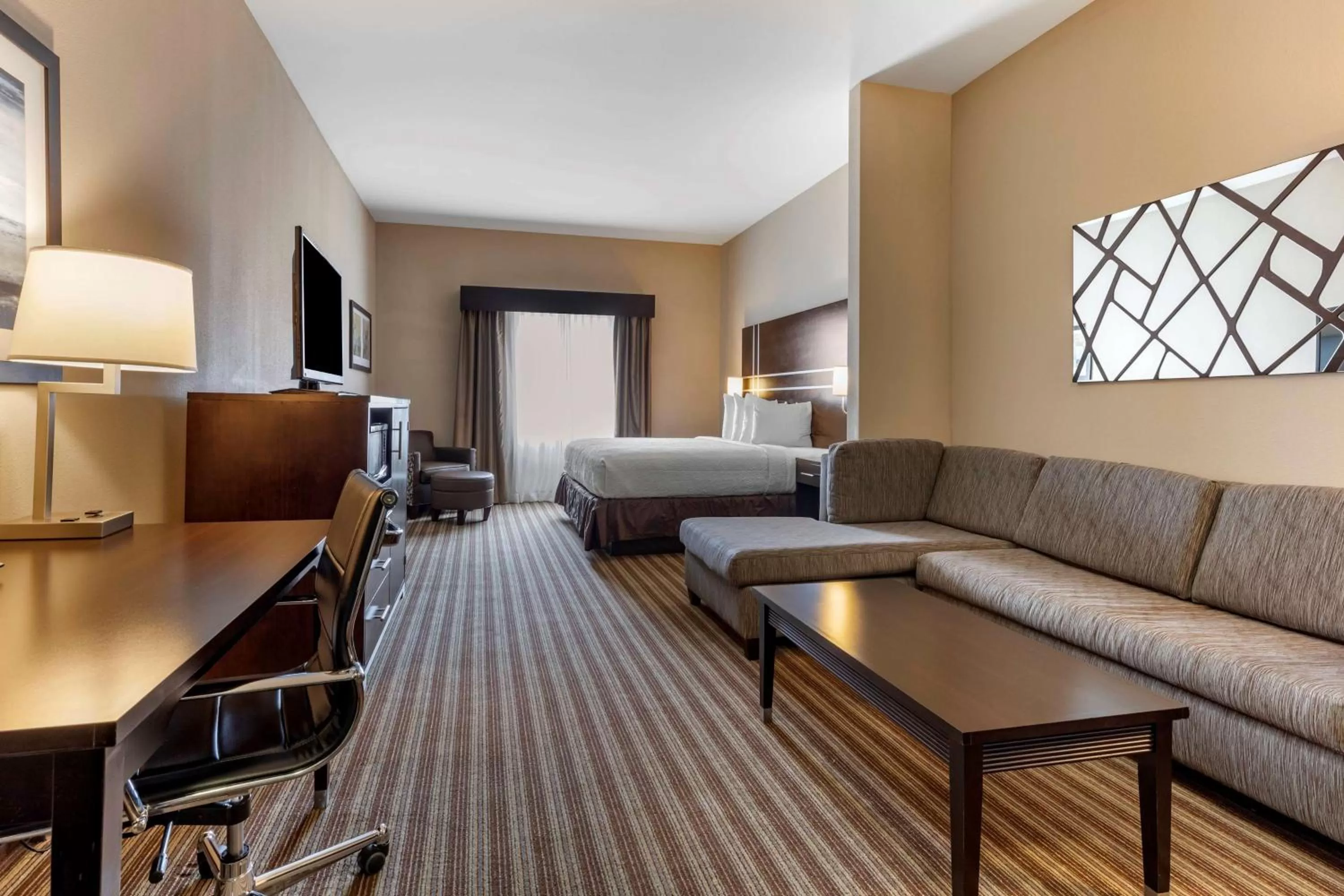 King Suite with Bath Tub and Sofa Bed - Disability Access/Non-Smoking in Best Western Plus North Odessa Inn & Suites