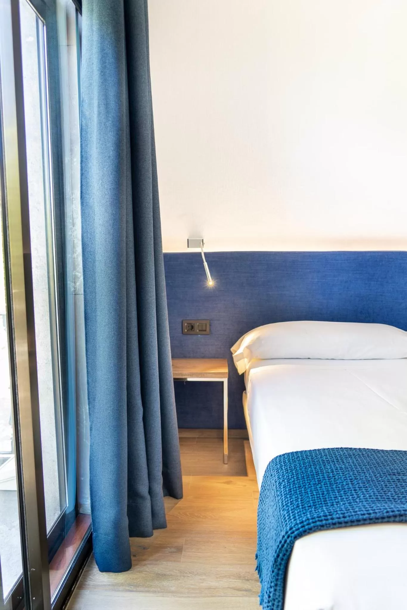 Double Room with Balcony in Caledonian