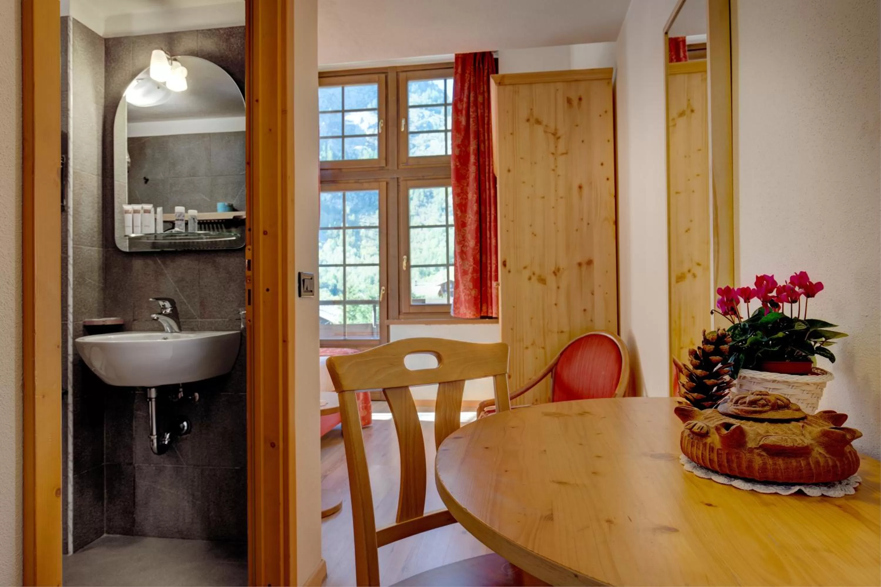 Superior Double Room in iH Hotels Courmayeur Mont Blanc