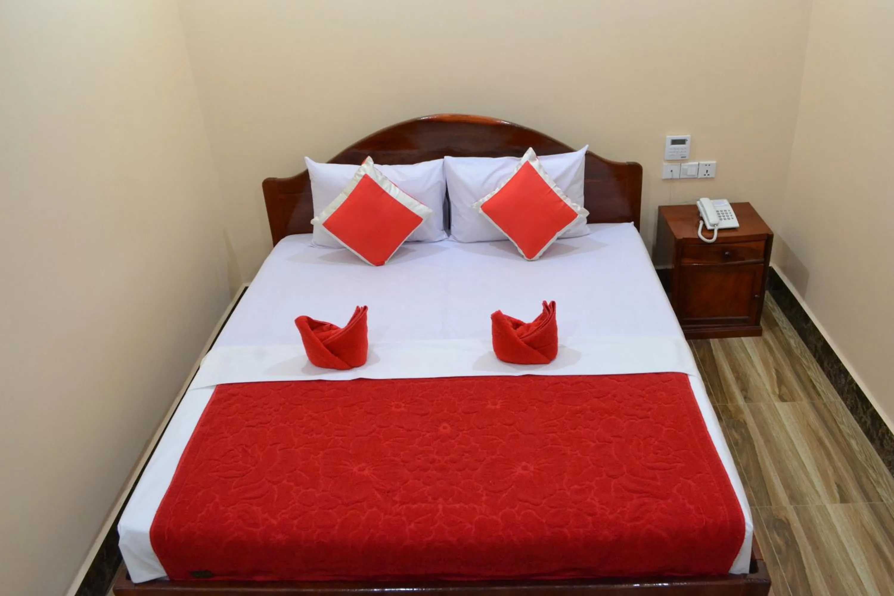 Single Room with Private Bathroom in Capital Battambang Hotel