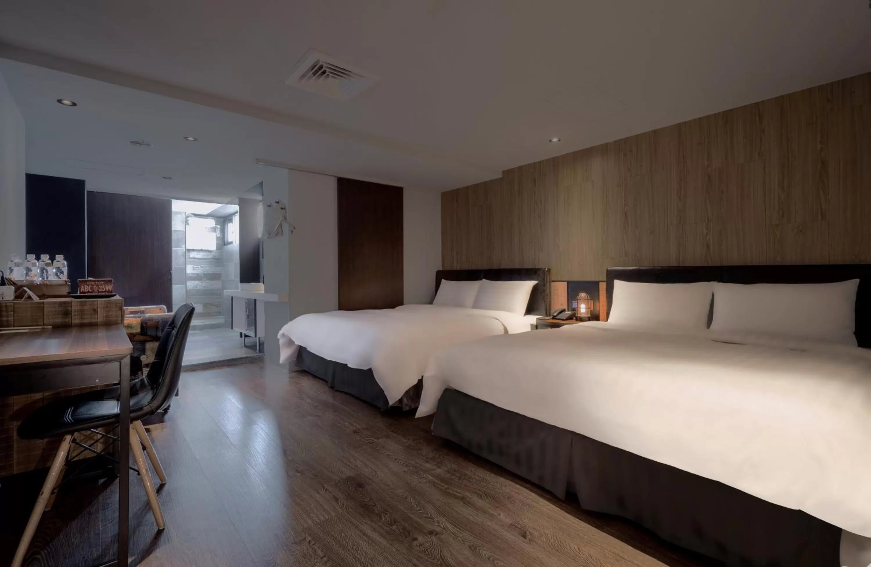 Family Room with Bathtub in Calligraphy Greenway Hotel