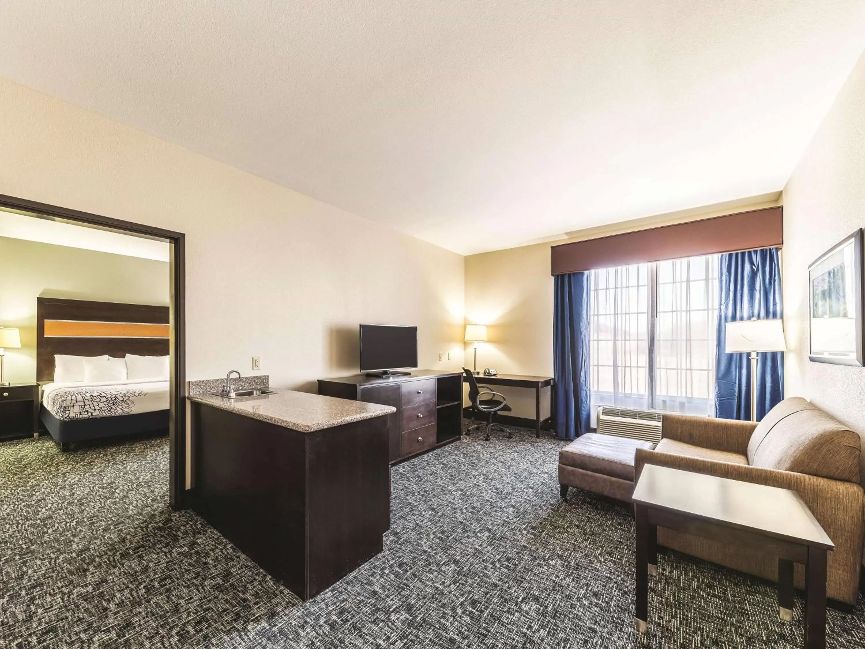 Deluxe Two-Room King Suite - Mobility Access/Non-Smoking in La Quinta by Wyndham Tulsa - Catoosa