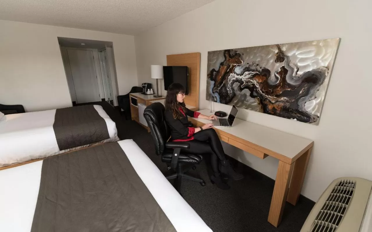 Budget Double Room in Hotel de la Rive