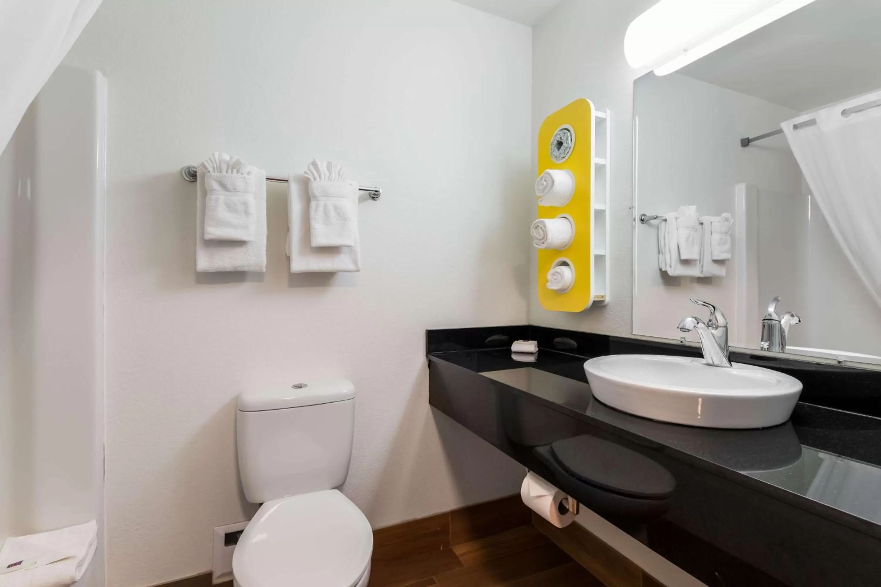 Deluxe Quadruple Room - Non-Smoking in Motel 6 Wilkes Barre Arena