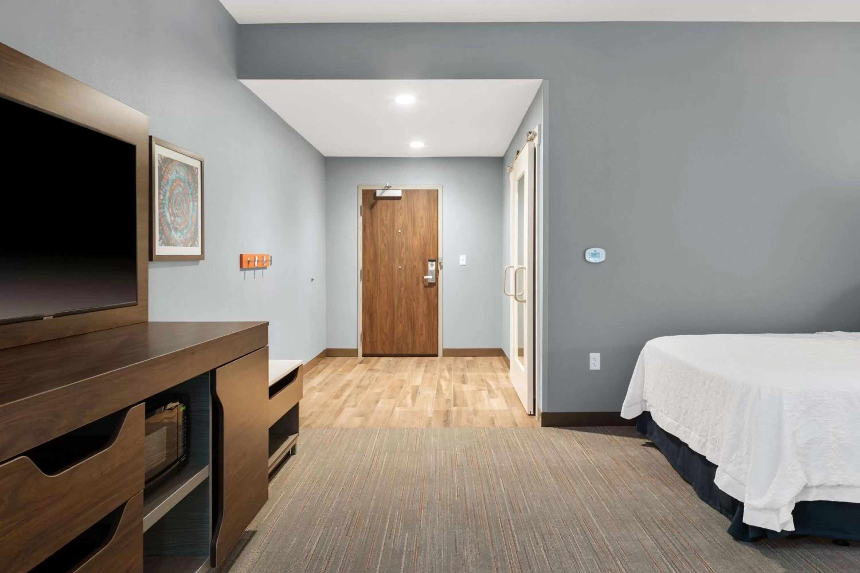 Queen Room with Bath Tub - Mobility Accessible in Hampton Inn Circleville, Oh
