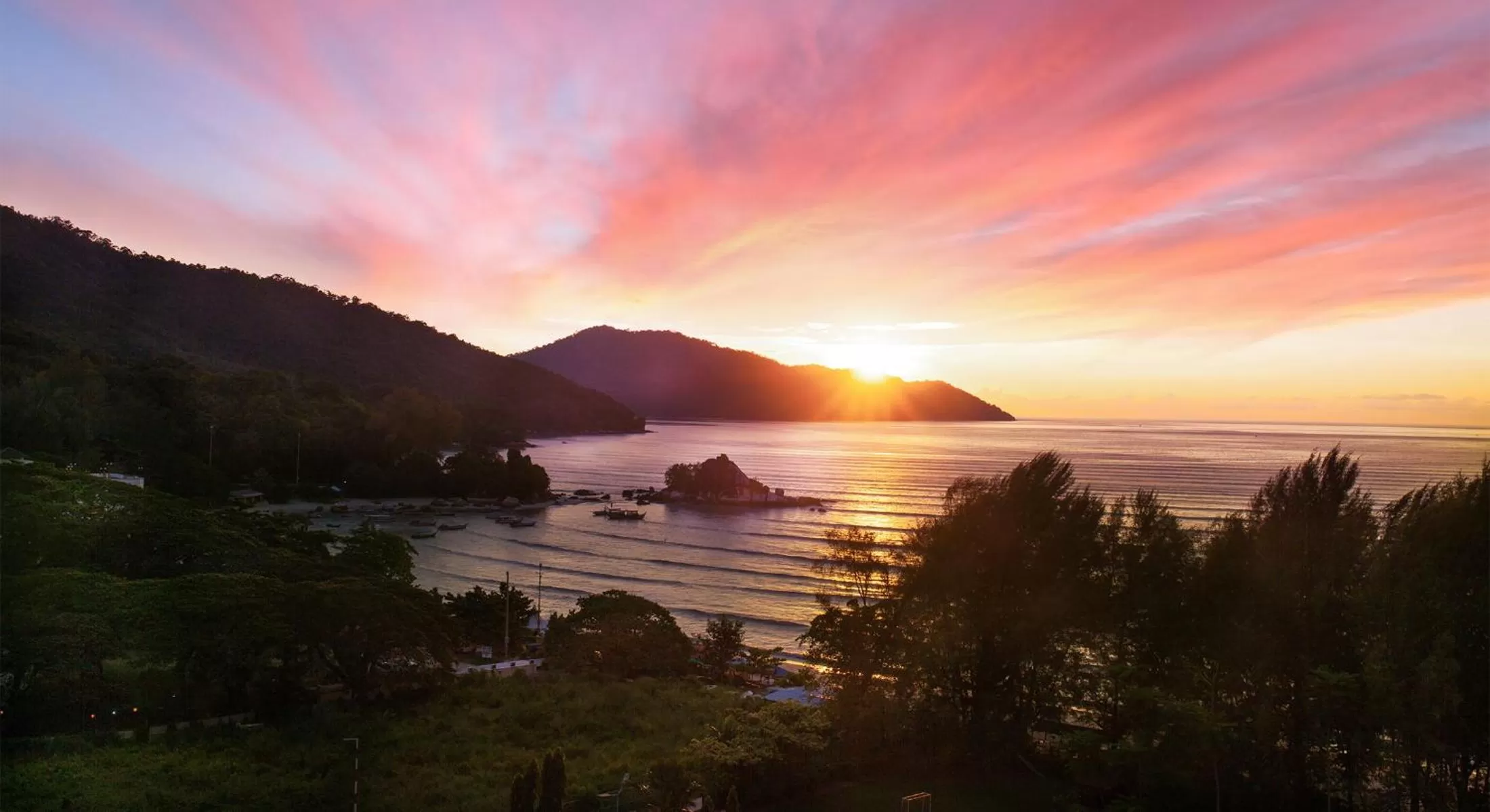 Deluxe Twin Room in The Bayview Beach Resort