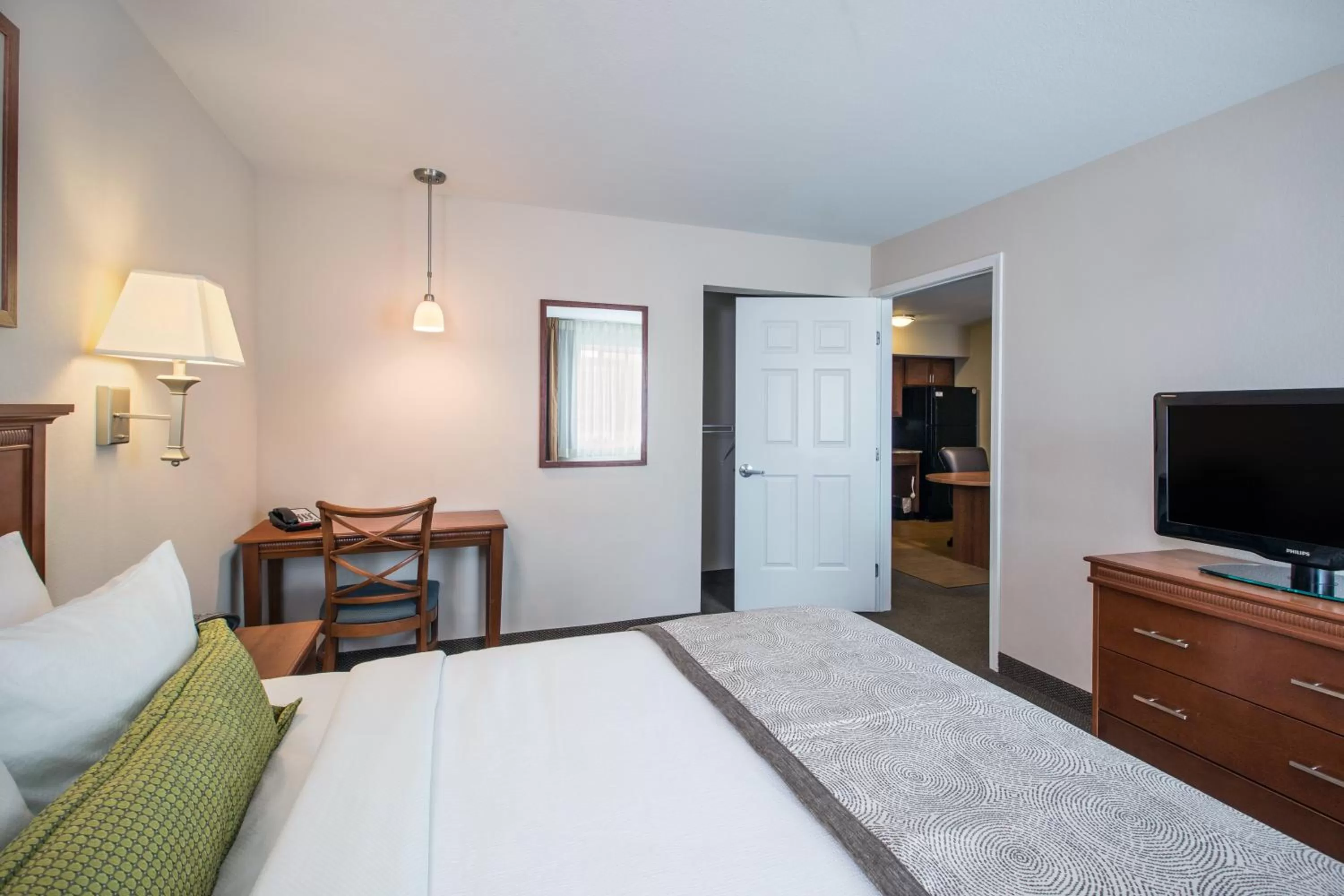 One-Bedroom King Room with Roll-In Shower - Hearing Accessible/Non-Smoking in Candlewood Suites Pittsburgh-Cranberry by IHG