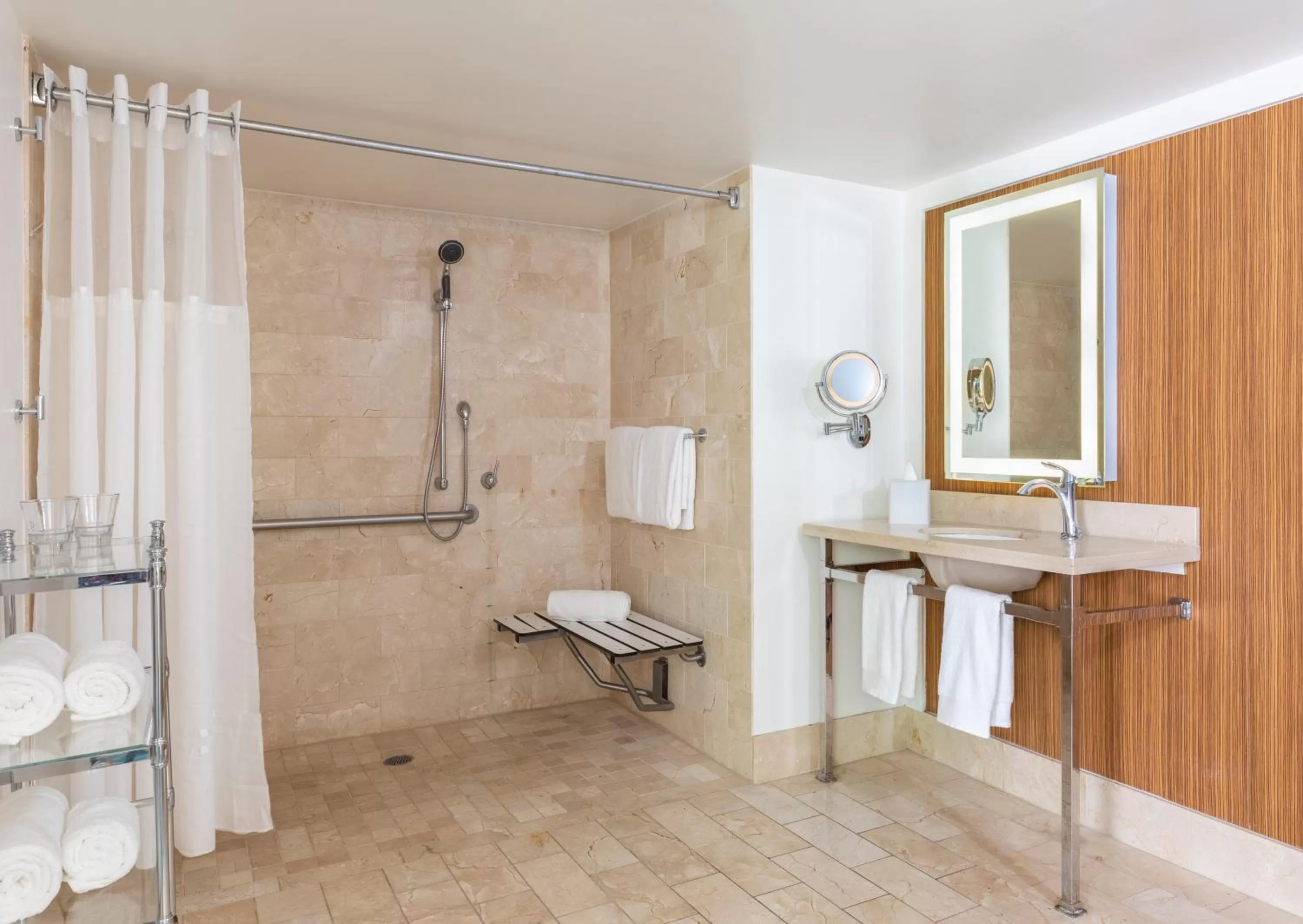 Queen Room - Disability Access in Riviera Resort Palm Springs