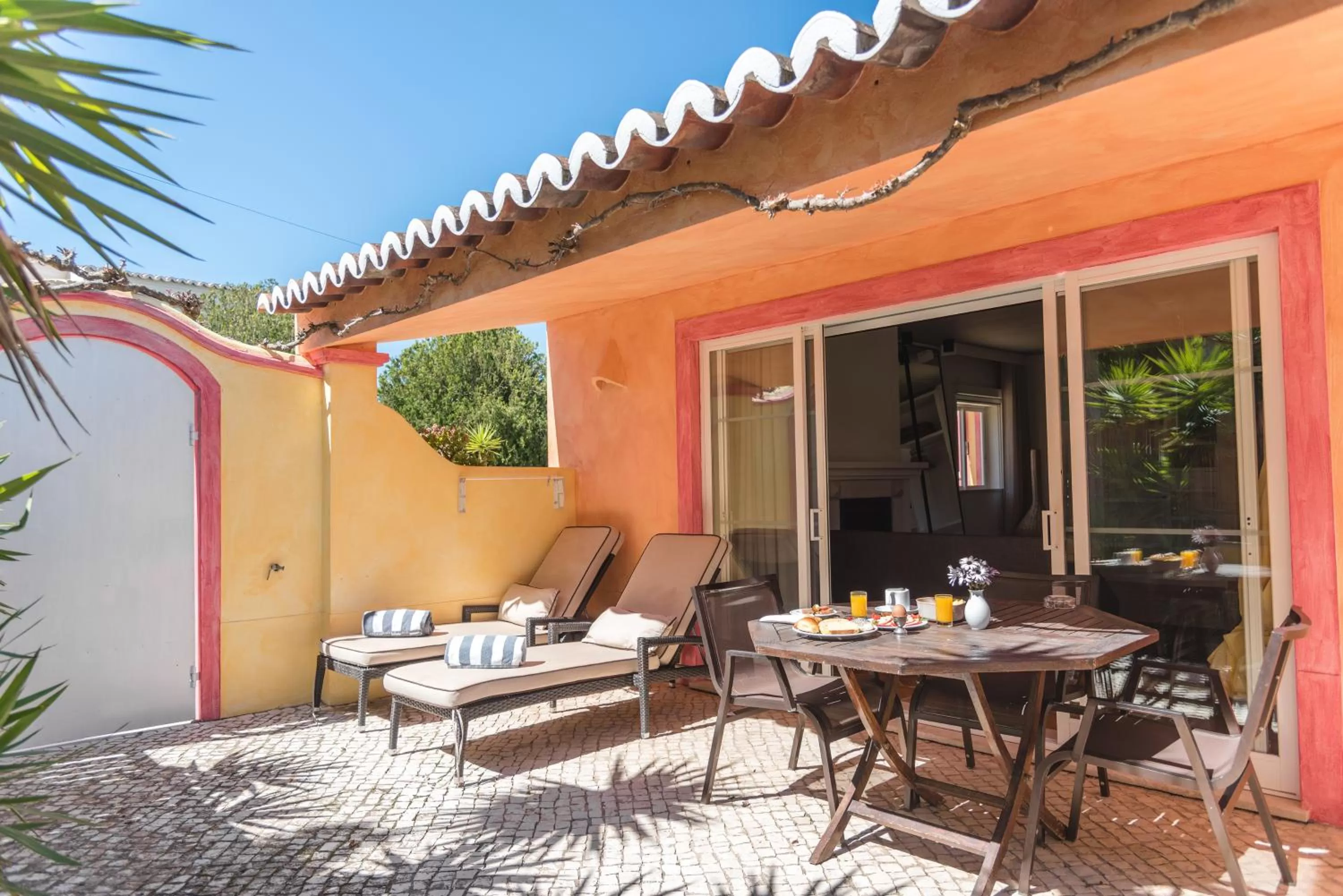 Deluxe Studio Apartment - single occupancy in Costa d'Oiro Ambiance Village