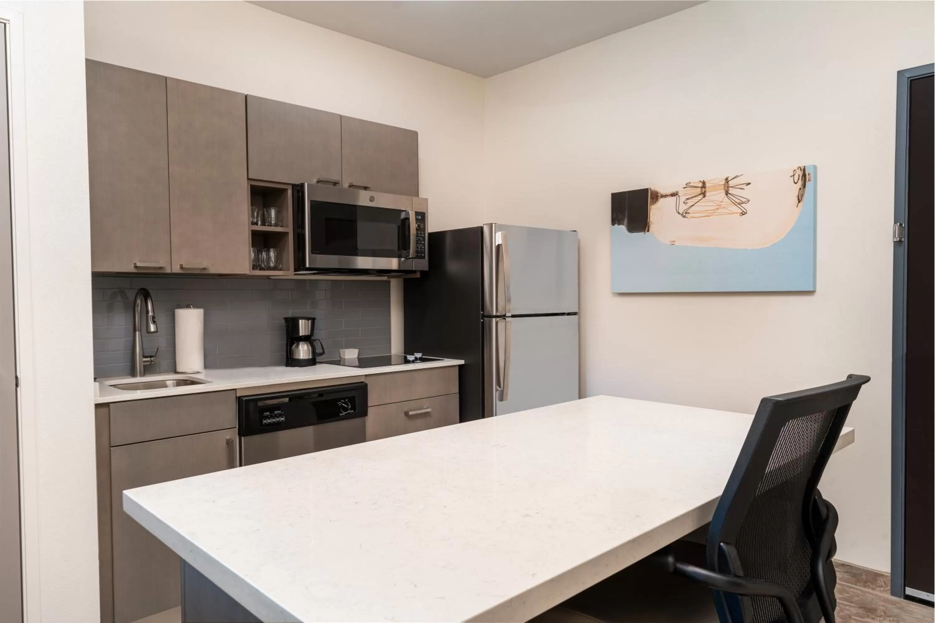 One-Bedroom King Suite with Sofa Bed and Kitchen in Hyatt House Nashville Airport