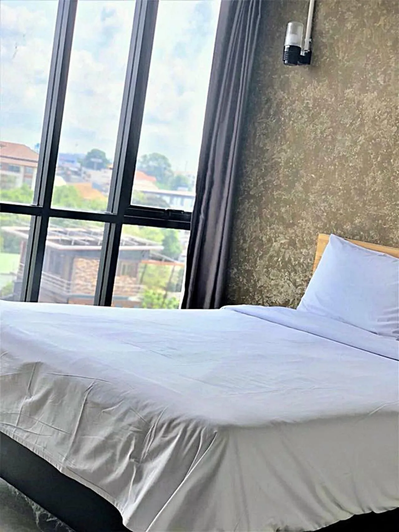 Standard Double Room in Izen Plus Budget Hotel & Residence