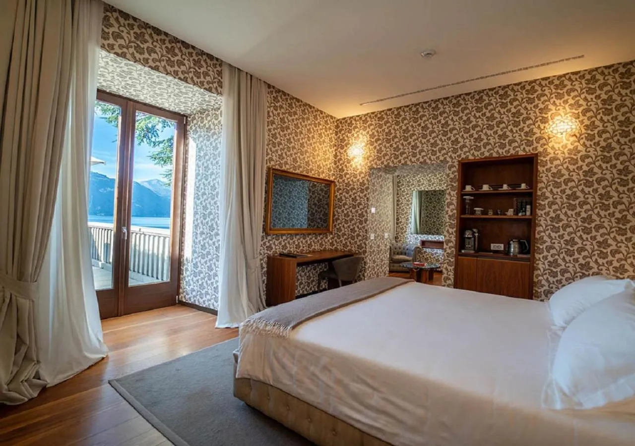 Suite with Lake View in Villa Lario Resort Mandello