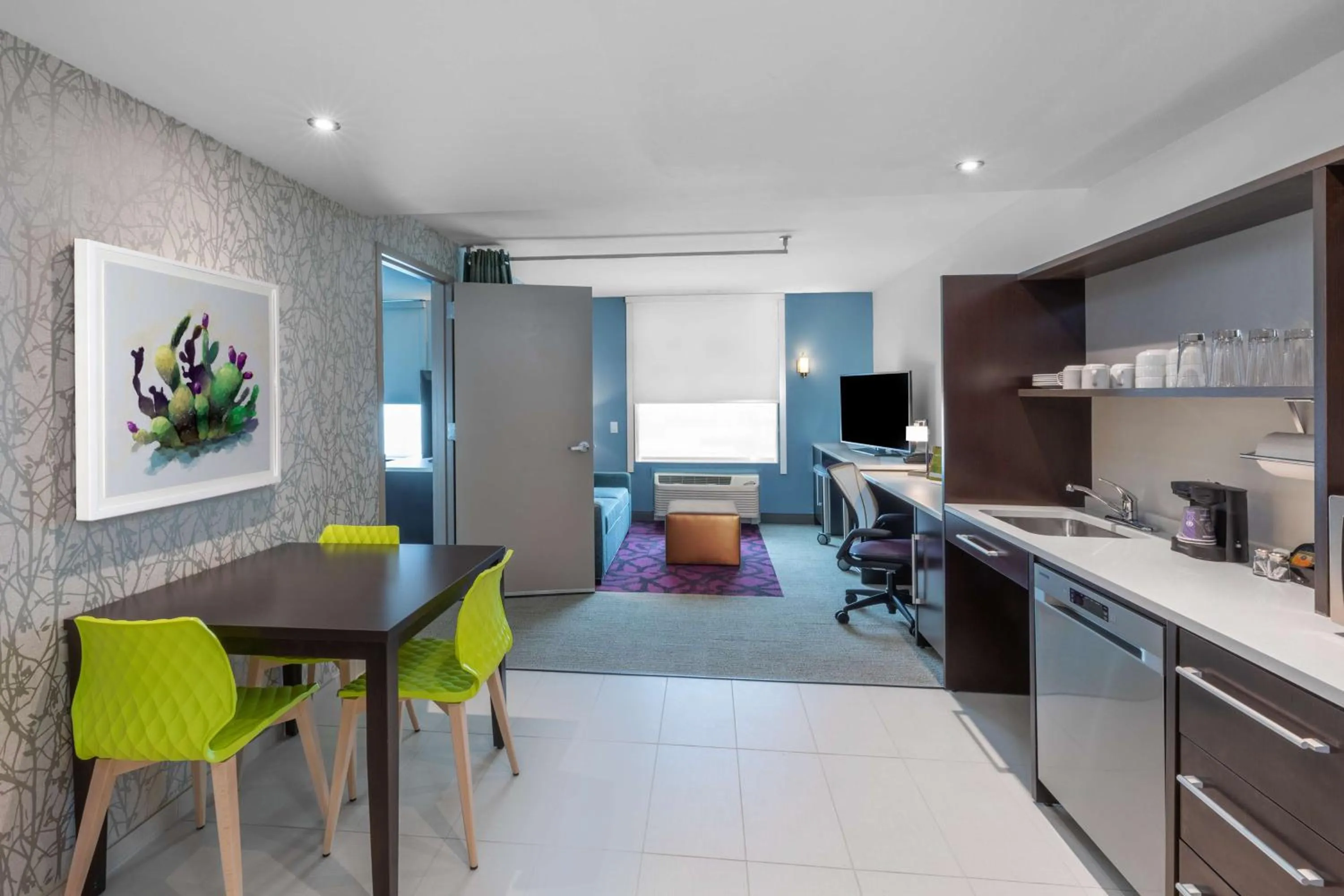 Queen Suite with Roll-In Shower - Mobility and Hearing Access/Non-Smoking in Home2 Suites by Hilton Laredo, TX