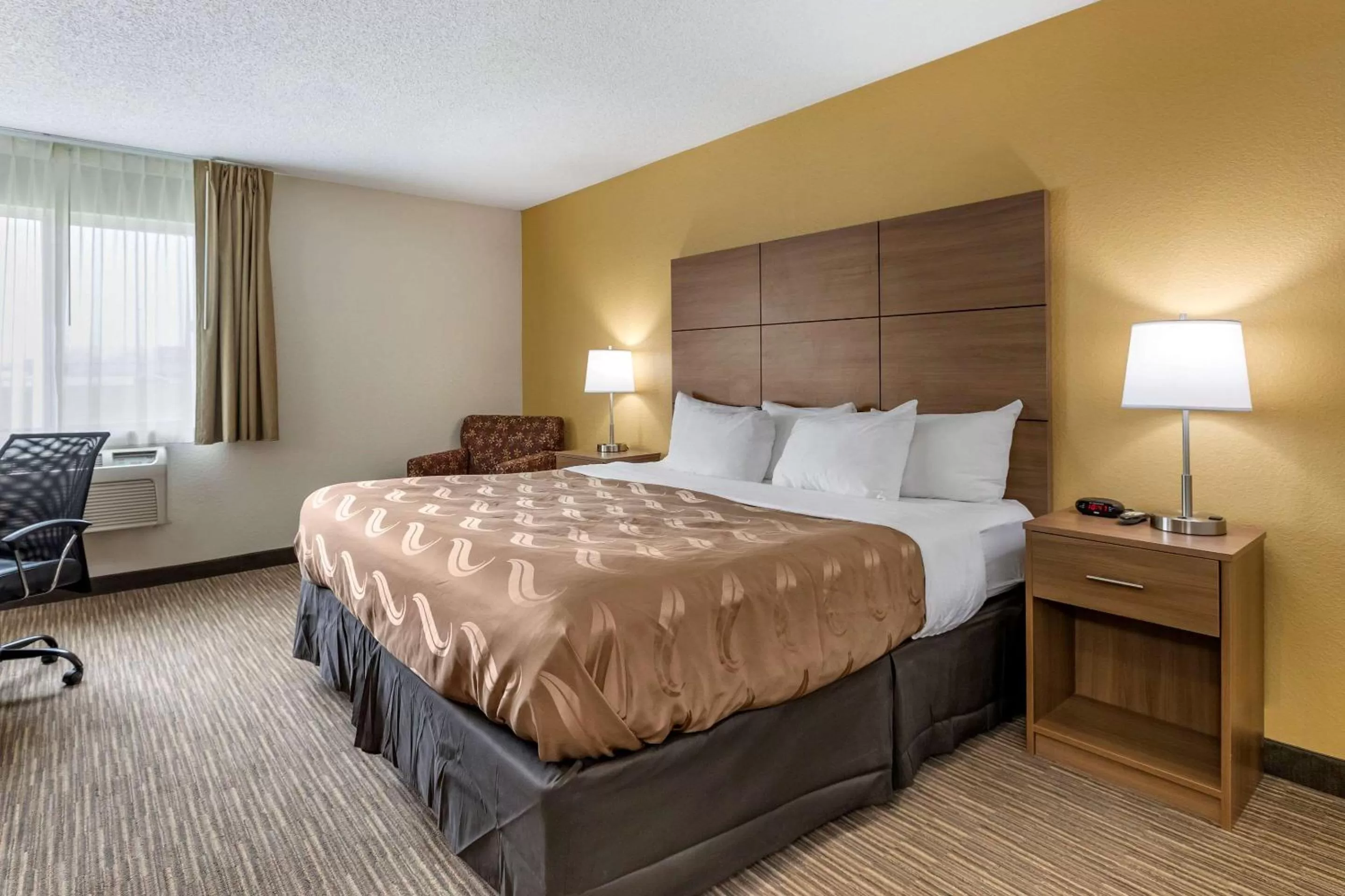 King Suite - Non-Smoking in Quality Inn