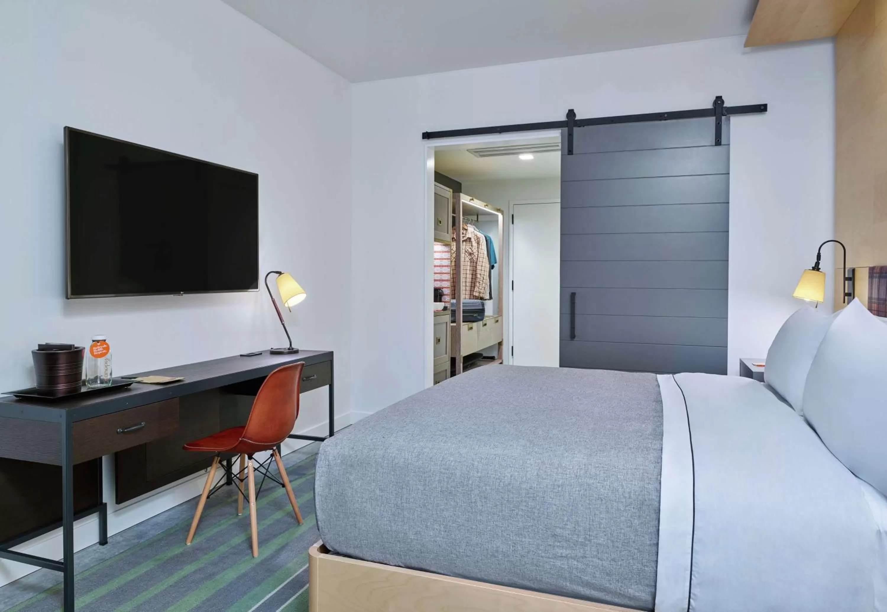 Deluxe King Room with City View in Canopy by Hilton Portland Pearl District