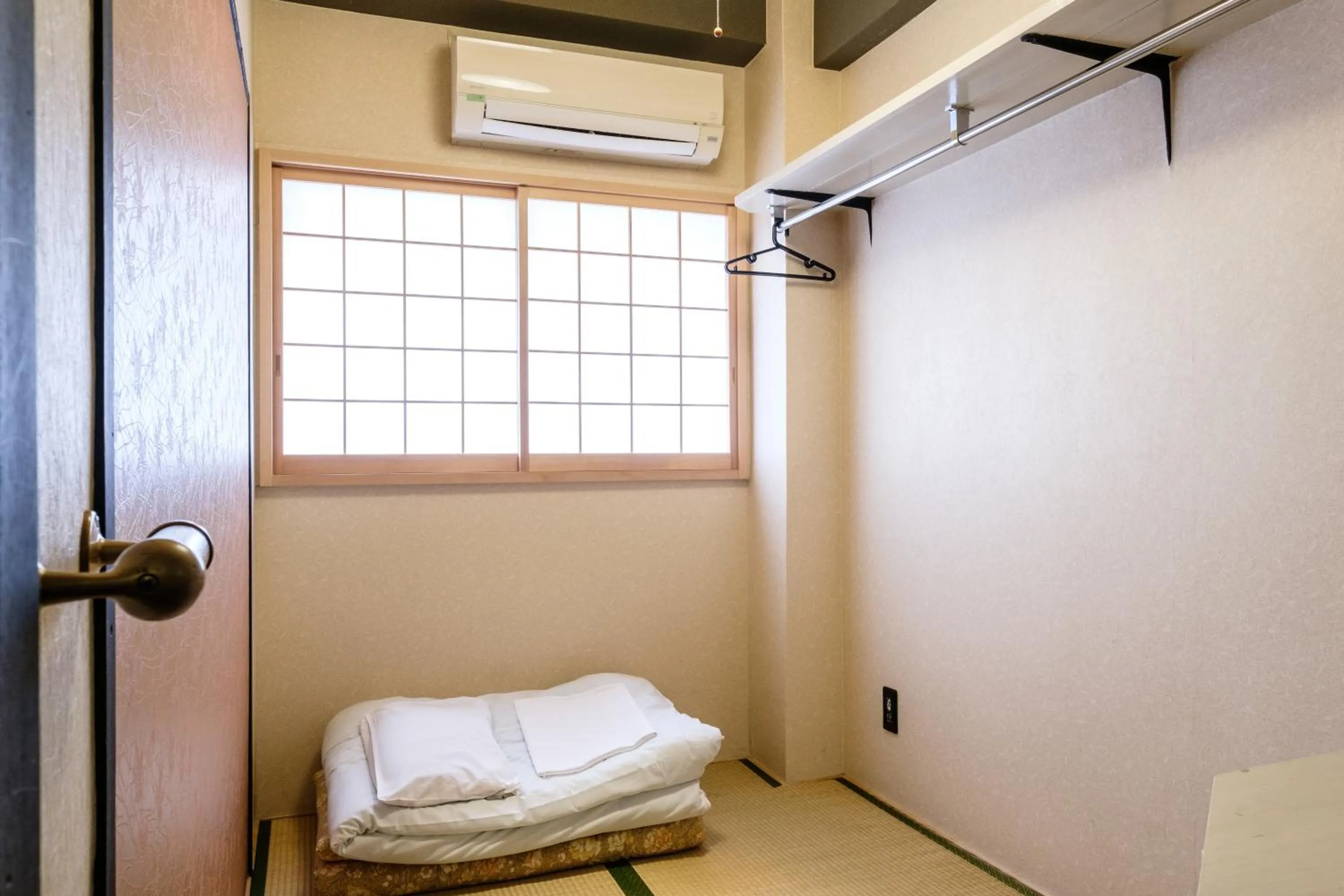 Japanese-Style Twin Room in Yokohama Hostel Village Hayashi-Kaikan