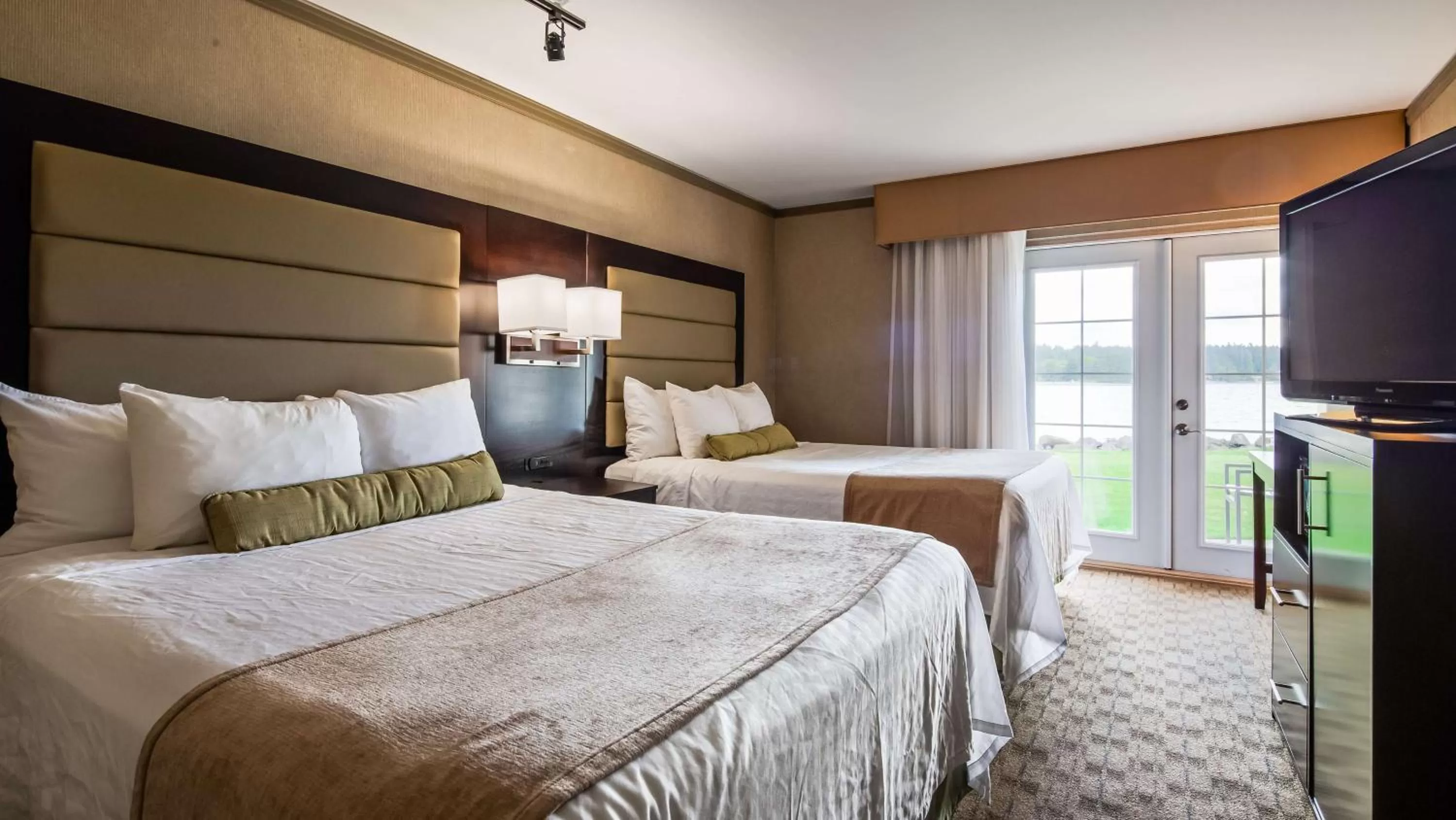 Deluxe Queen Room with Two Queen Beds and Water View - single occupancy in Best Western Plus Silverdale Beach Hotel