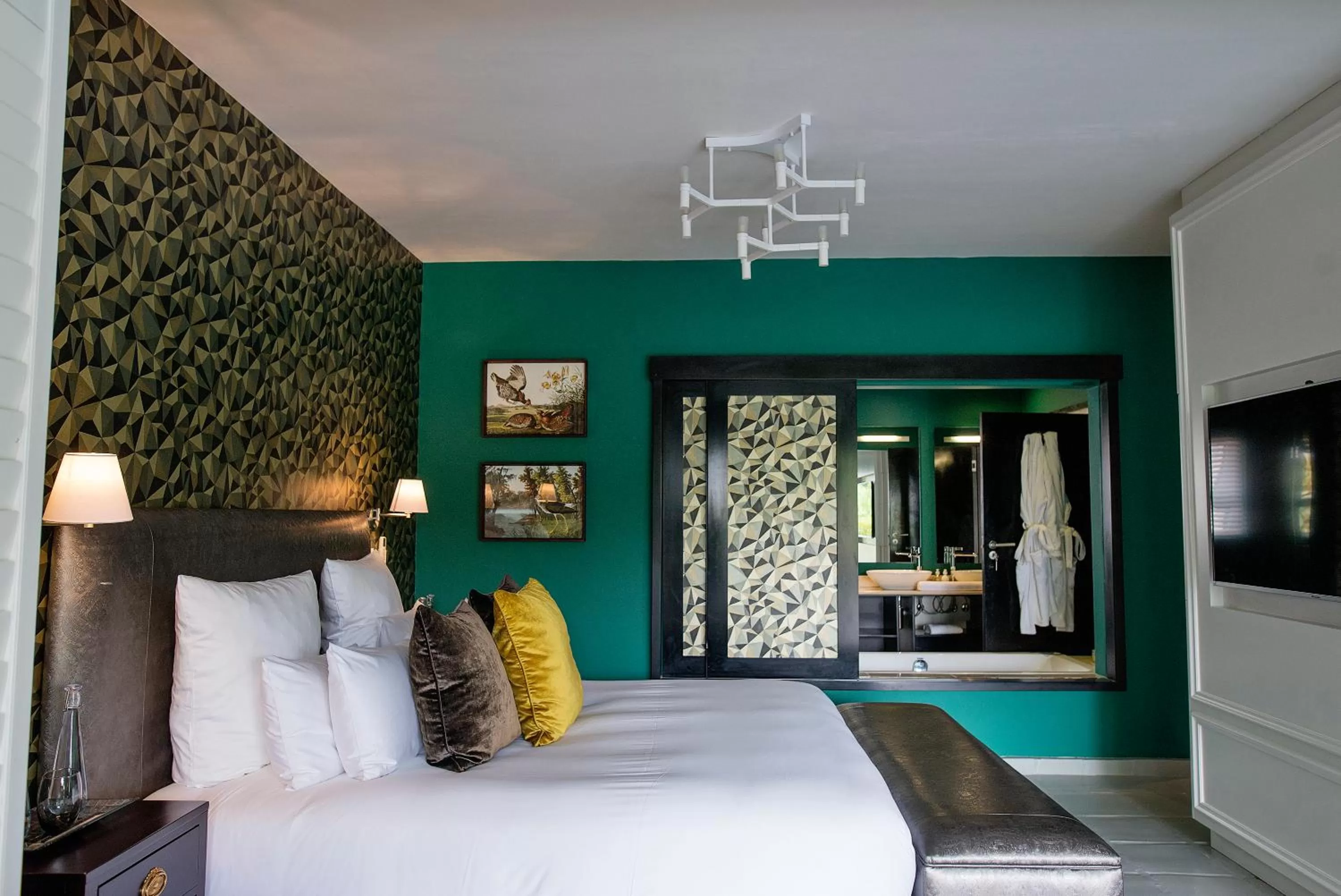 King Room with Pool View in Majeka House