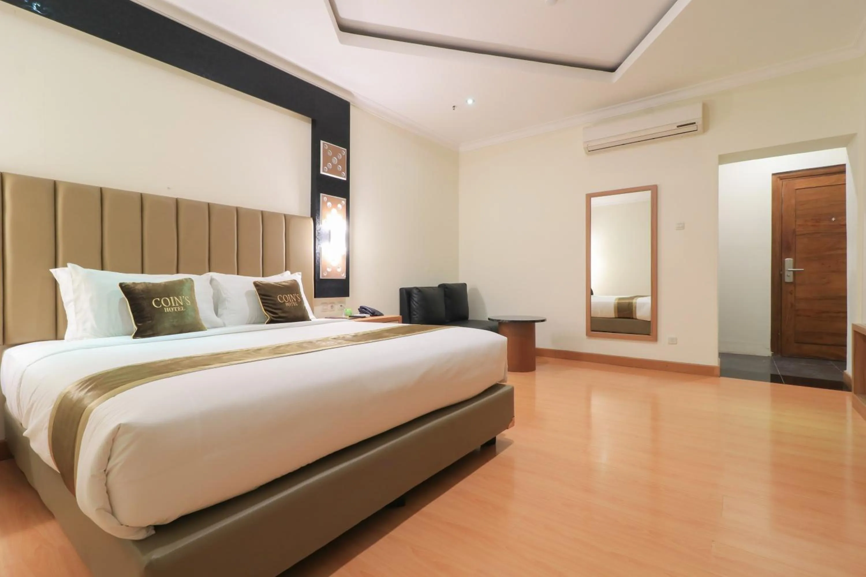 Deluxe Suite in Coins Hotel Jakarta