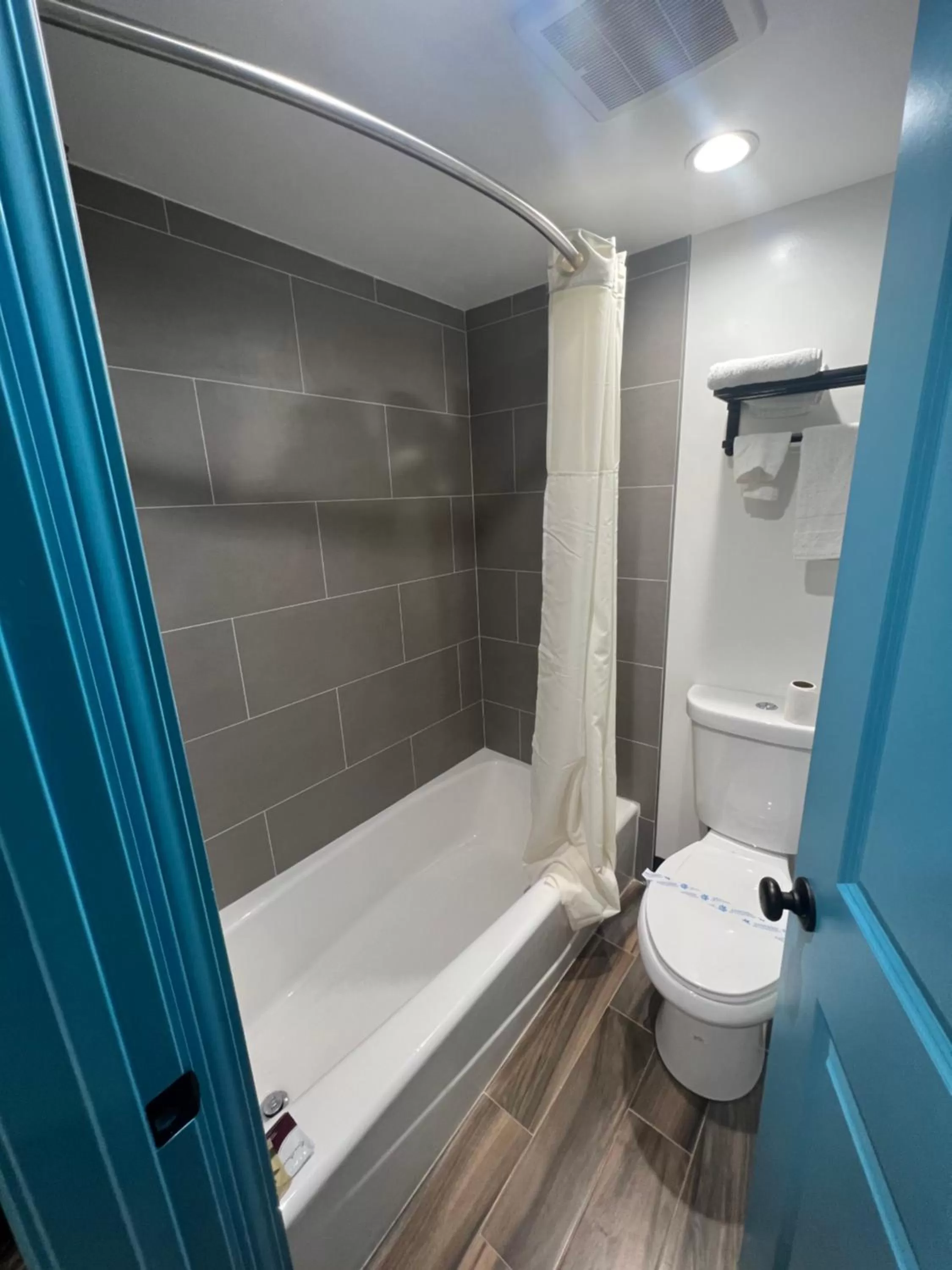 Standard Queen Room with Two Queen Beds in Palm Inn - Newly Renovated Rooms