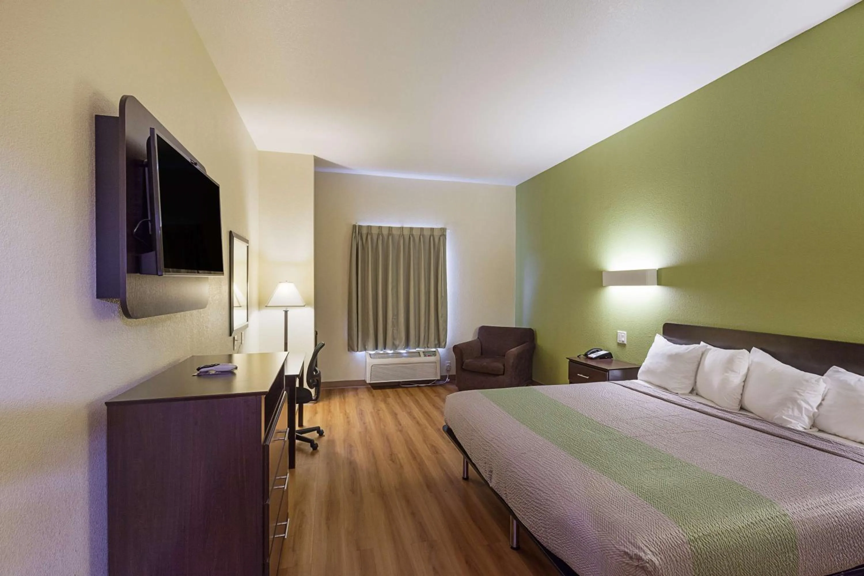 King Room - single occupancy - Non-Smoking in Motel 6-Fort Worth, TX