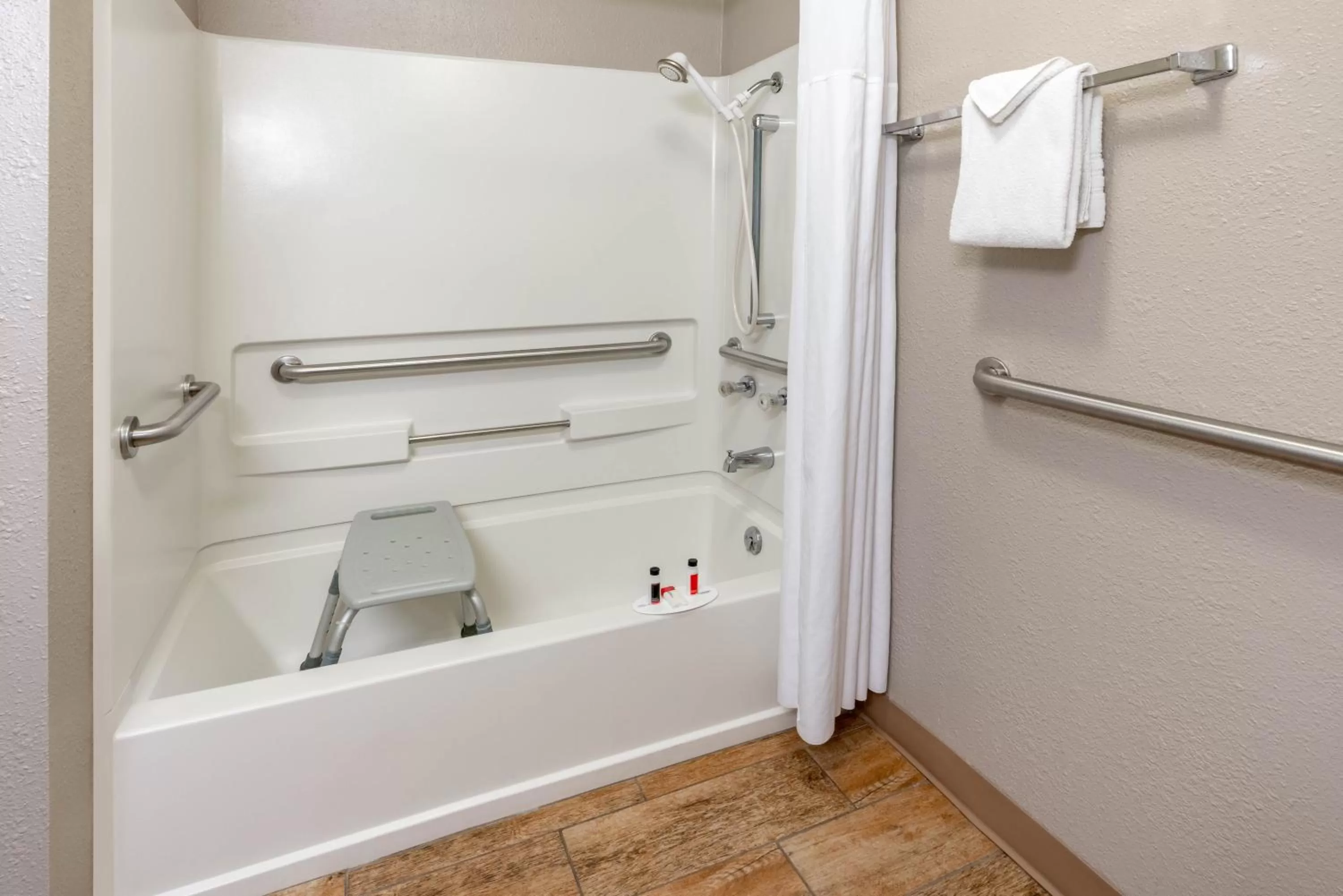 Queen Room - Disability Access in Super 8 by Wyndham Cortez/Mesa Verde Area