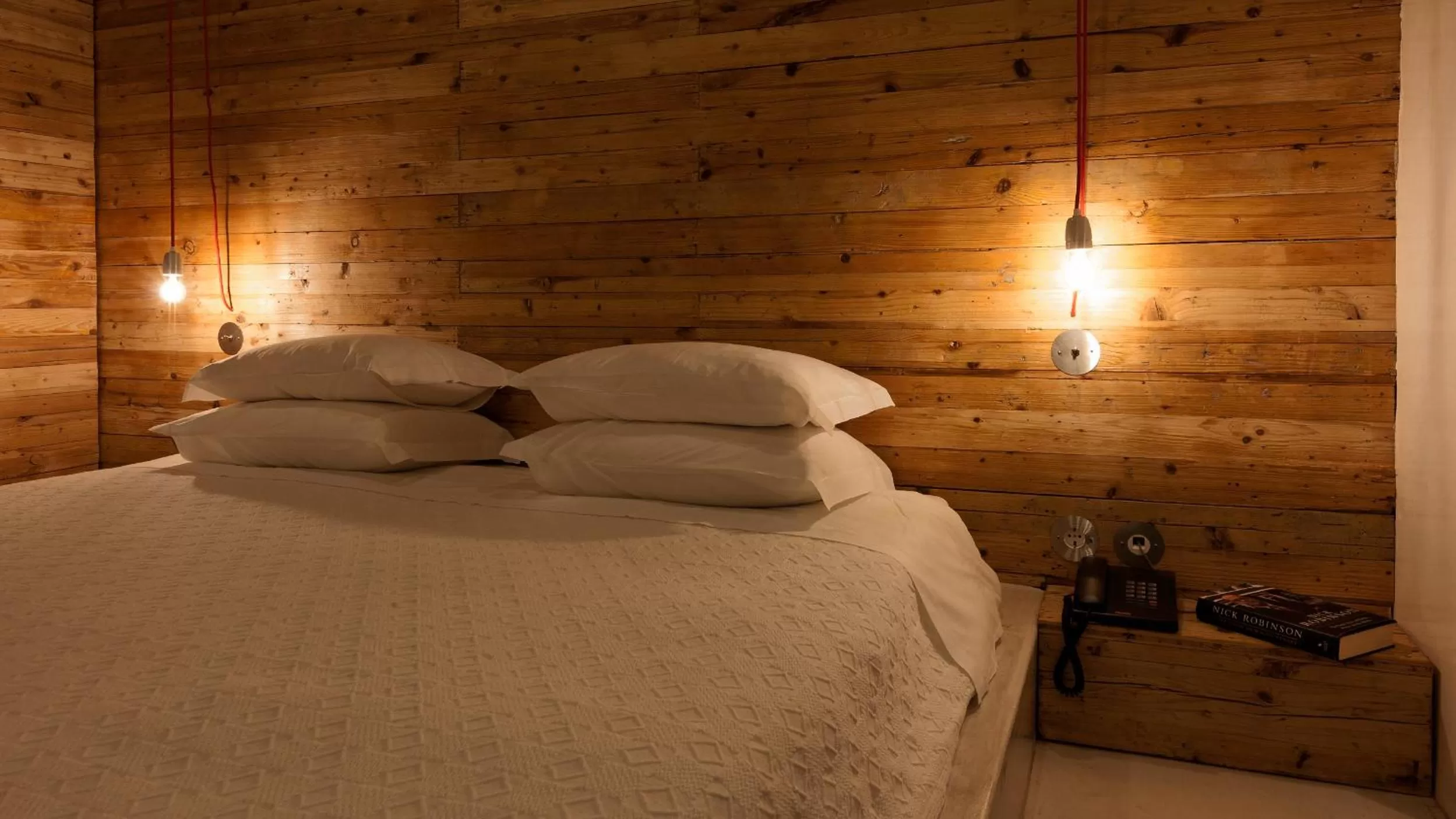 Deluxe Suite in The Literary Man Obidos Hotel