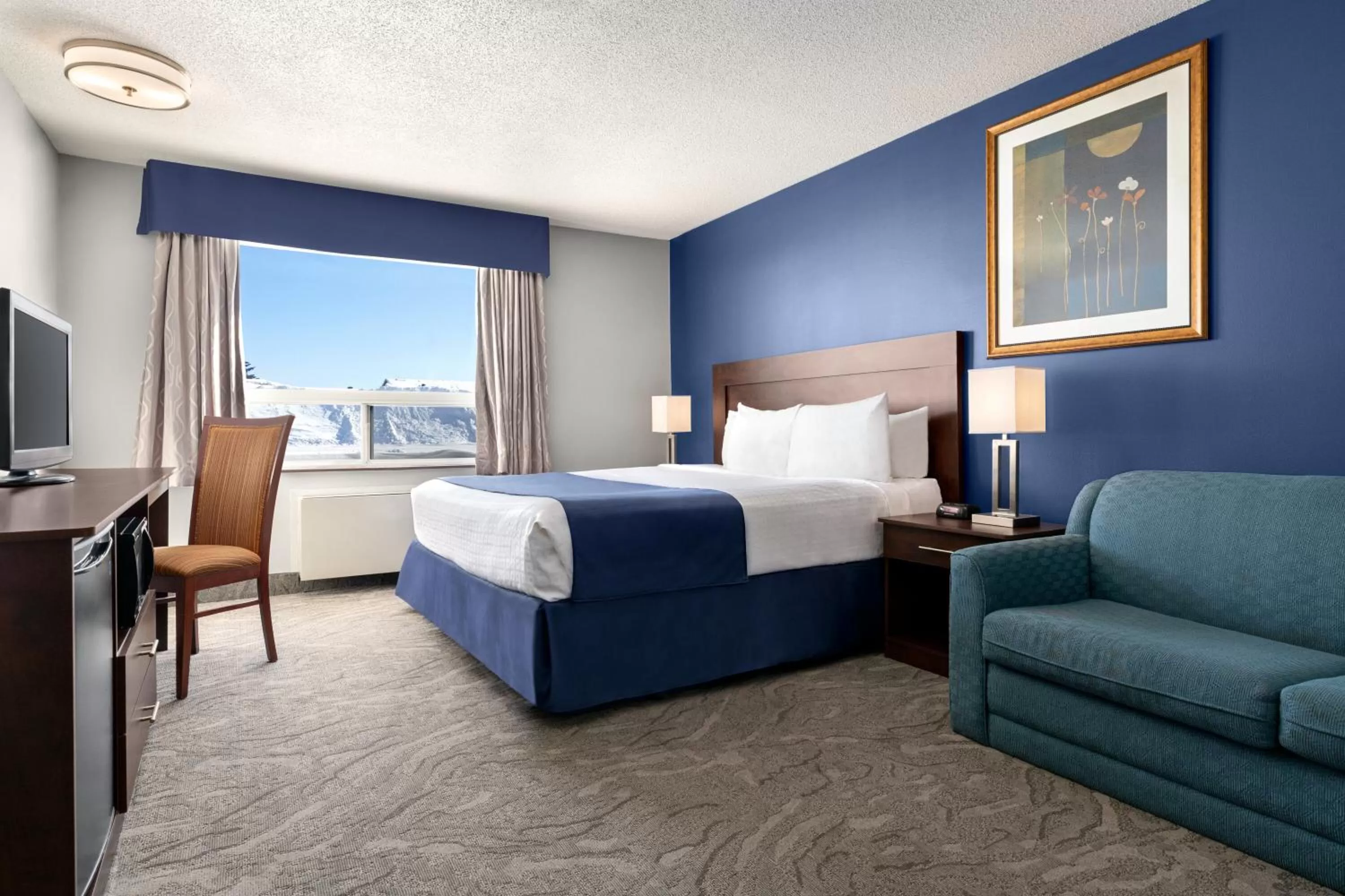 1 King Bed, One Bedroom Junior Suite, Non-Smoking in Travelodge by Wyndham Timmins