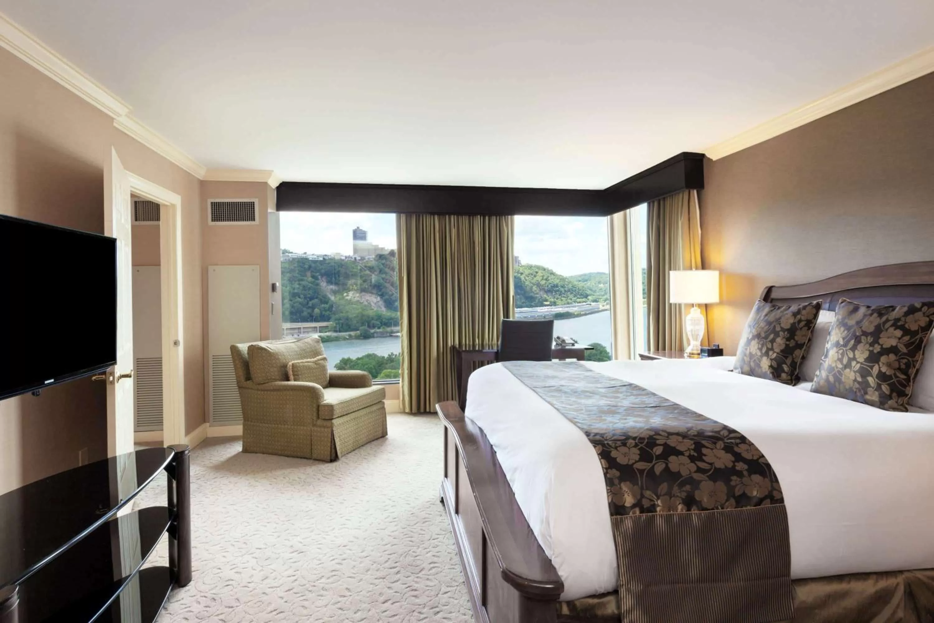 One-Bedroom King Suite in Wyndham Grand Pittsburgh