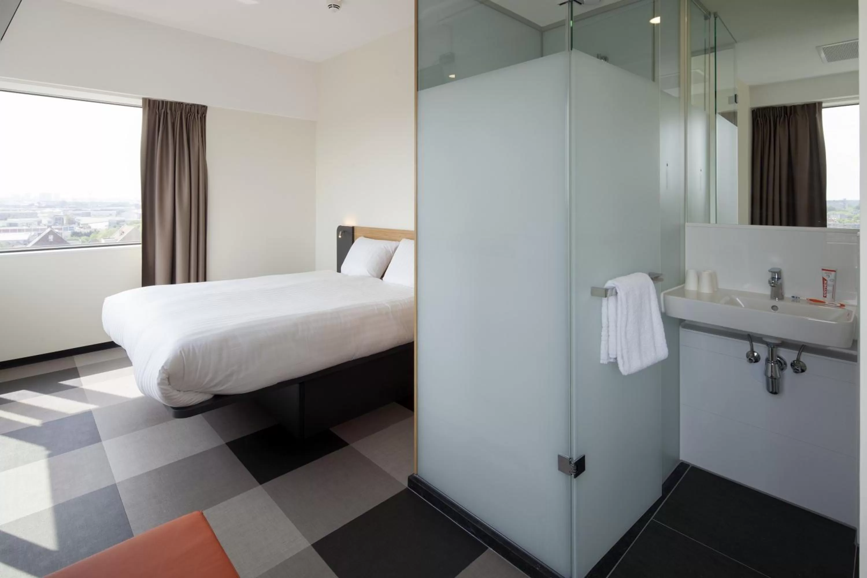 Queen Room - Disability Access in easyHotel Amsterdam Zaandam