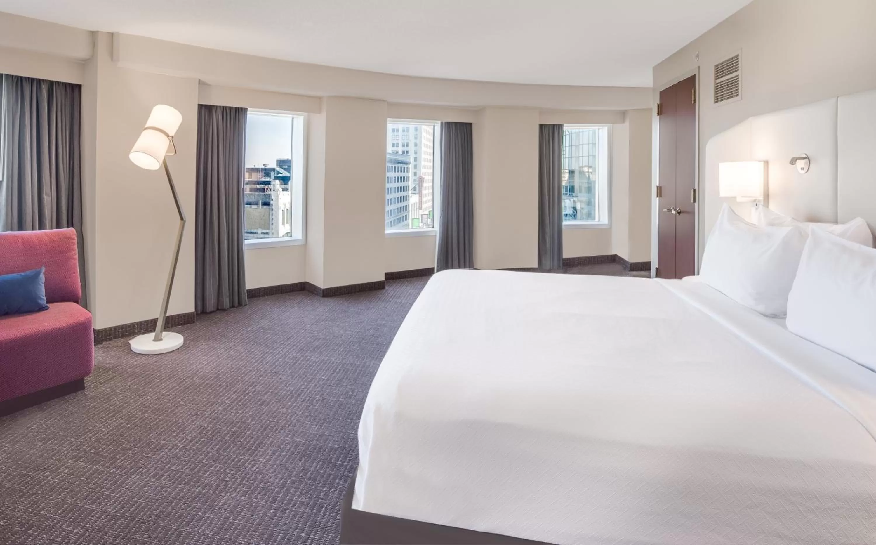 One-Bedroom King Suite in Crowne Plaza Cleveland at Playhouse Square by IHG