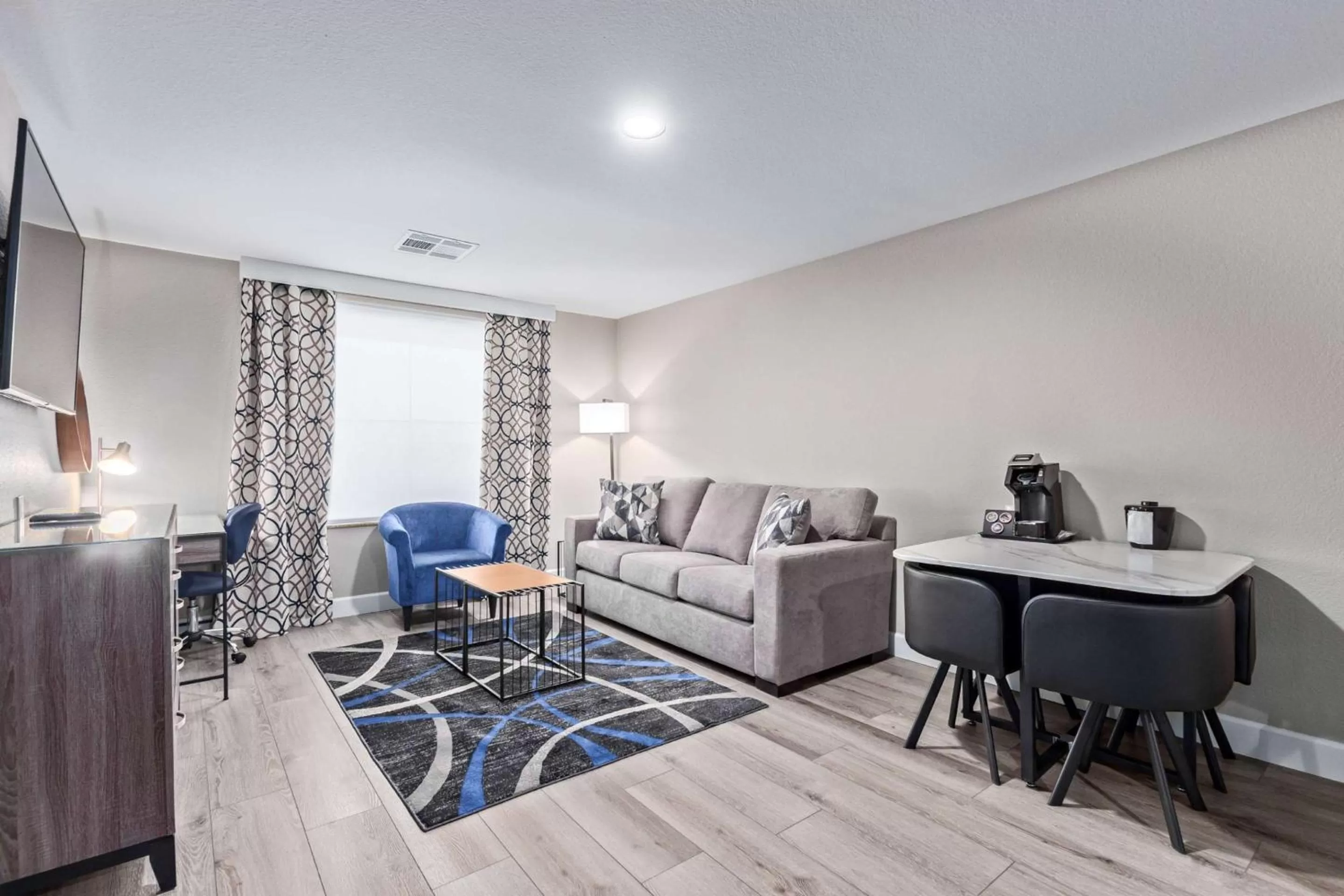 One-Bedroom King Suite with Walk-In Shower, Sofa Bed and Full Kitchen - Disability/Non-Smoking in Fountain Park Hotel BW Signature Collection