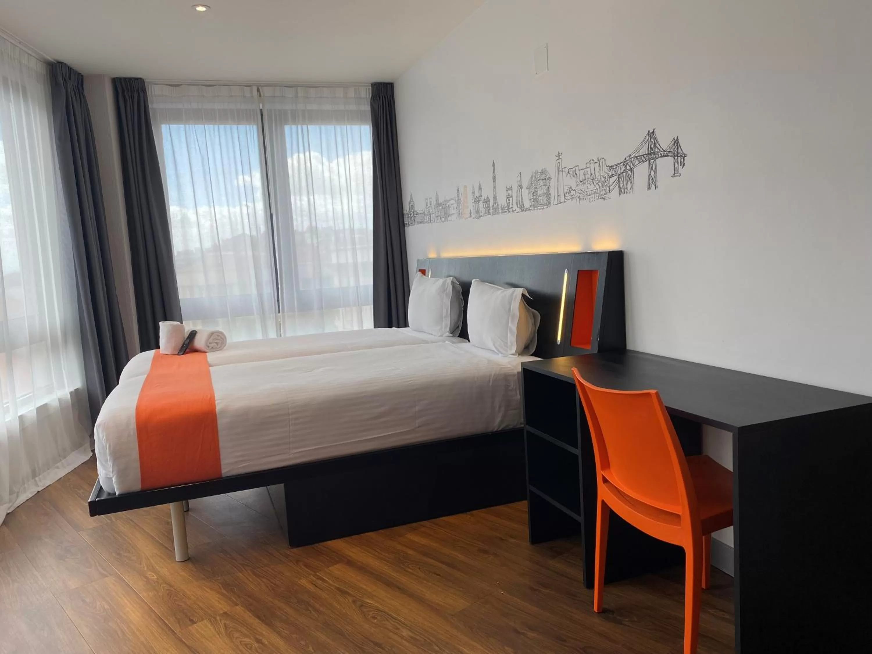 Superior Twin Room in easyHotel Lisbon