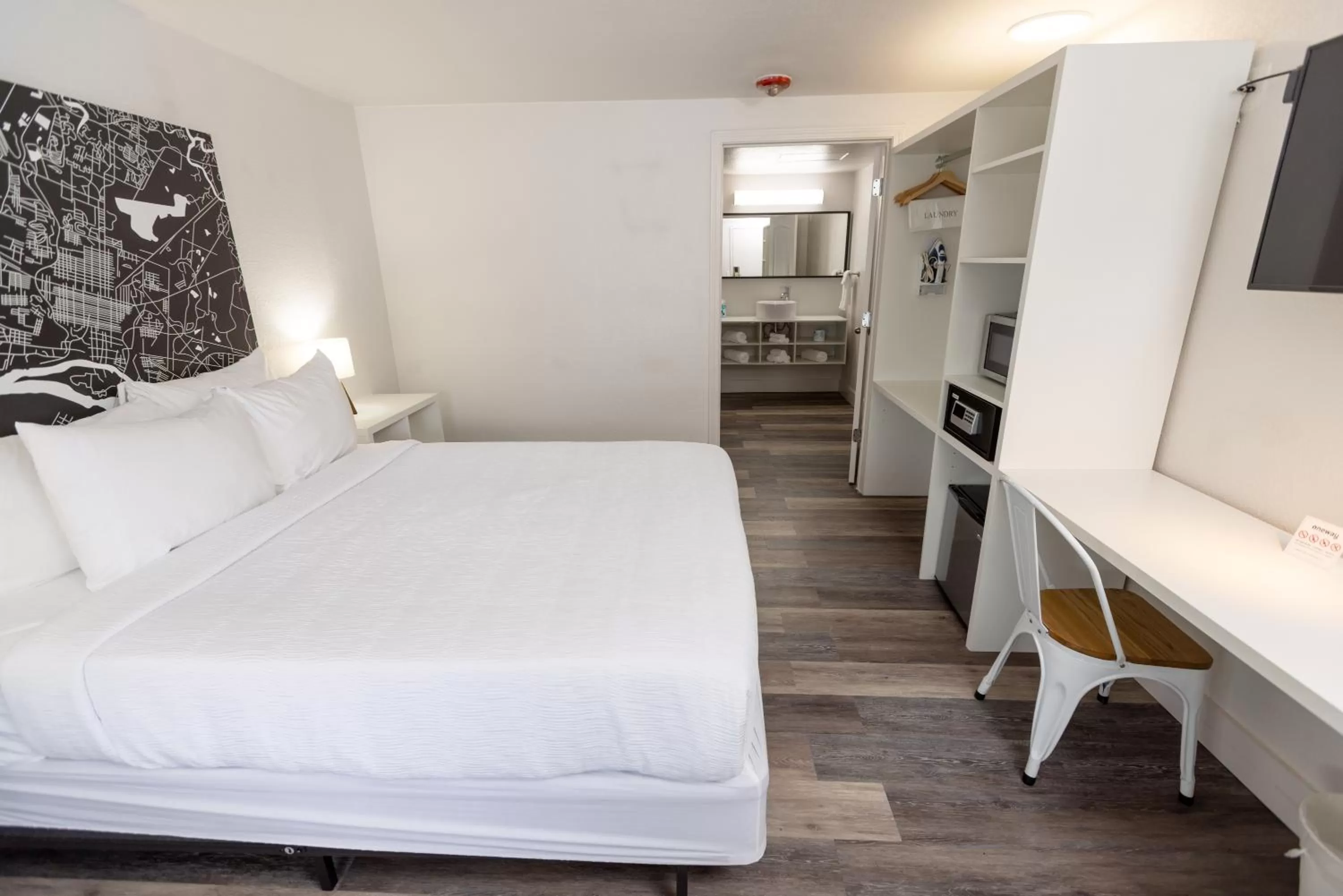 Queen Room - handicap in Oneway Brunswick