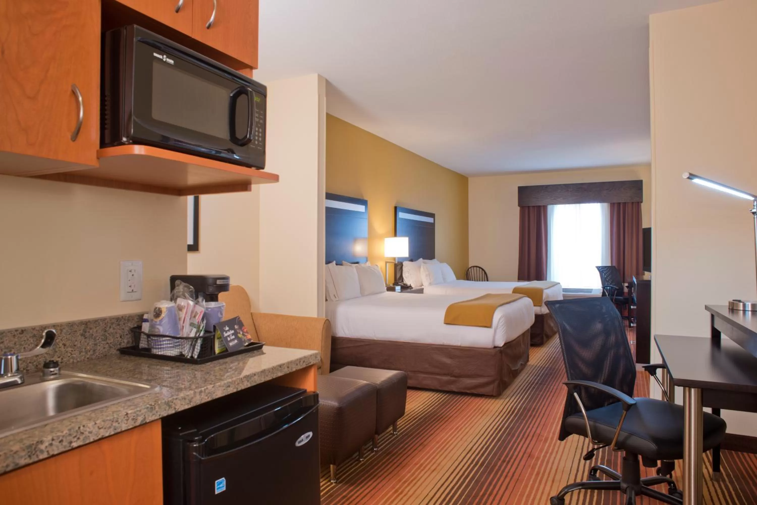 Standard Queen Room with Two Queen Beds in Holiday Inn Express Hotel & Suites Prattville South by IHG