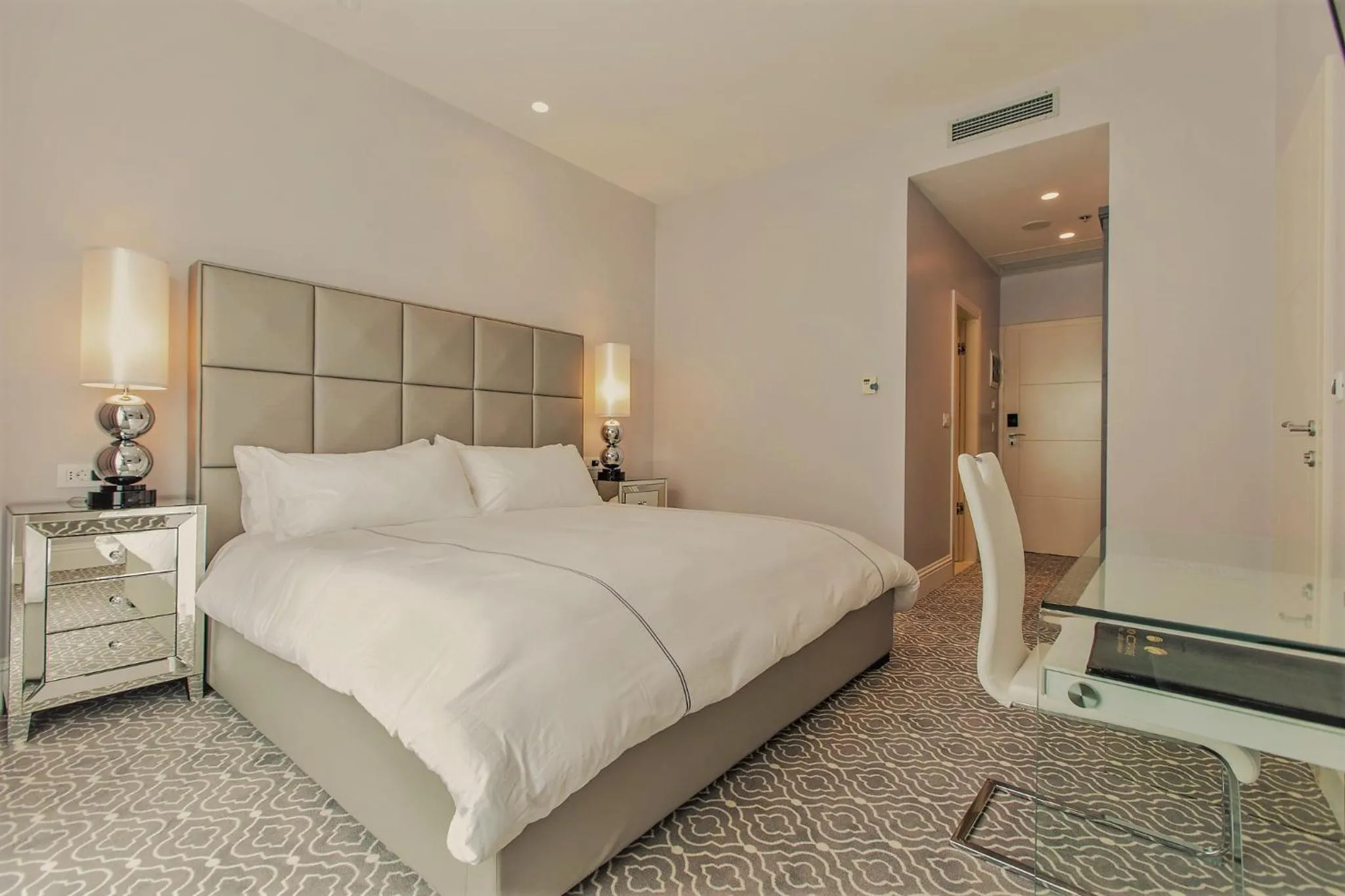 Luxury King Room with Balcony in Royal Palm Hotel